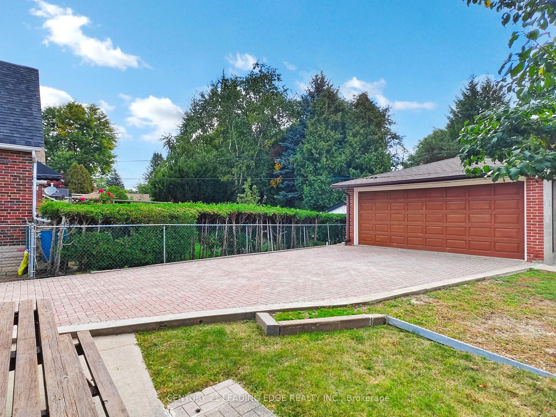 33 Monarchdale Avenue