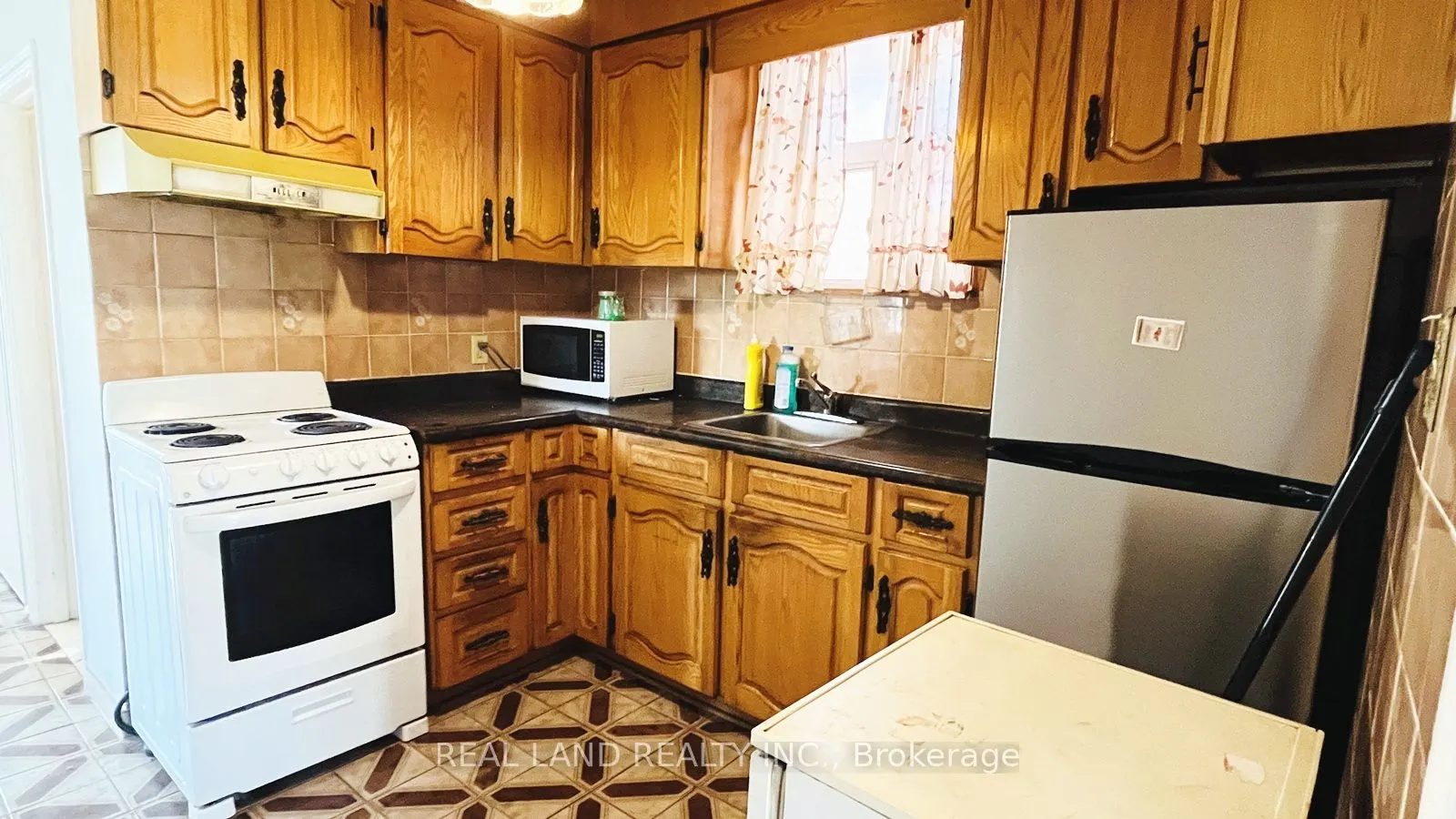 252 Scott Road, #Main