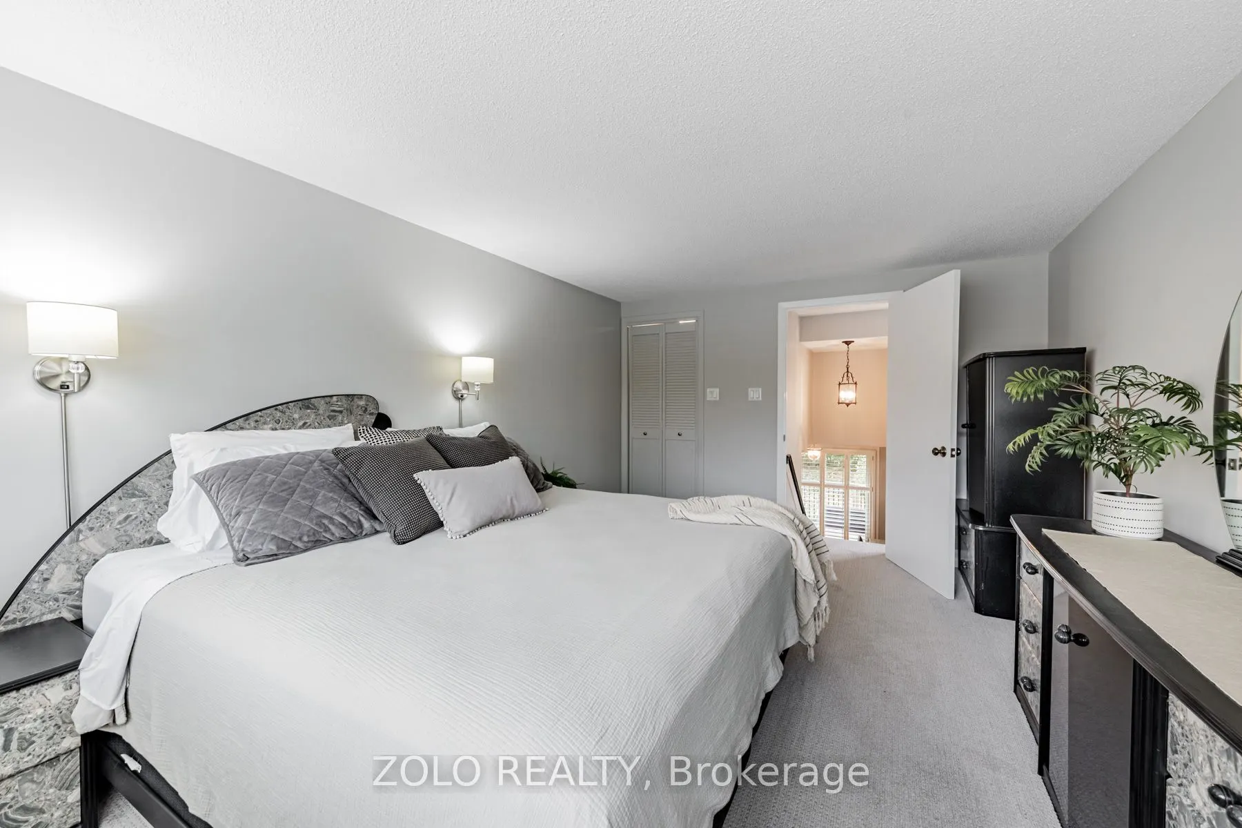 82 Riverhead Drive