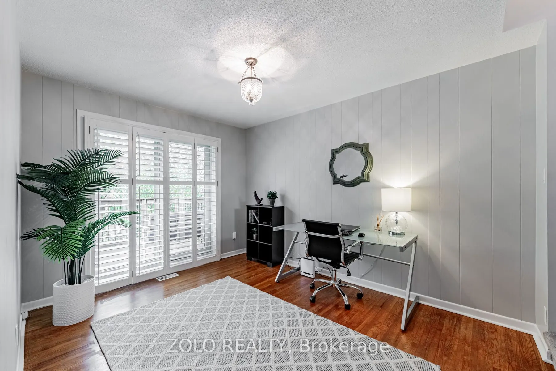 82 Riverhead Drive