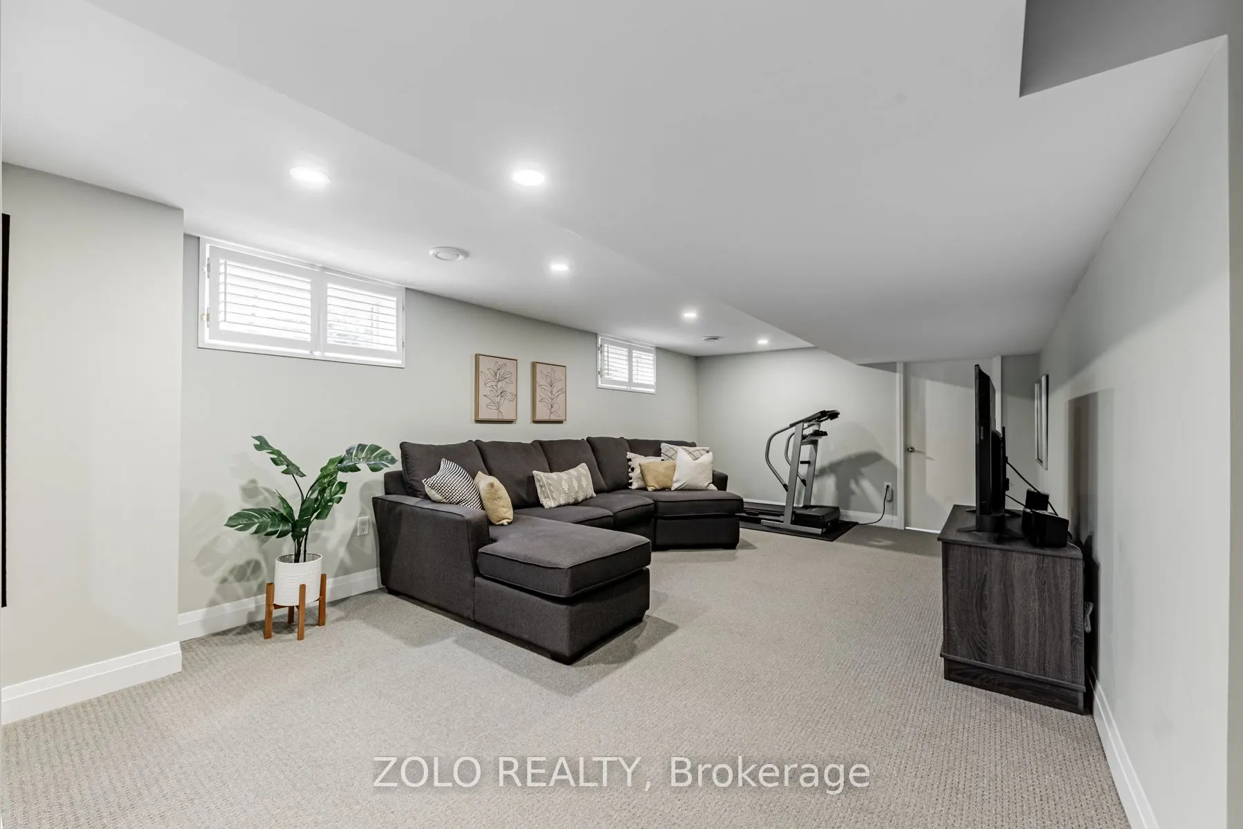 82 Riverhead Drive
