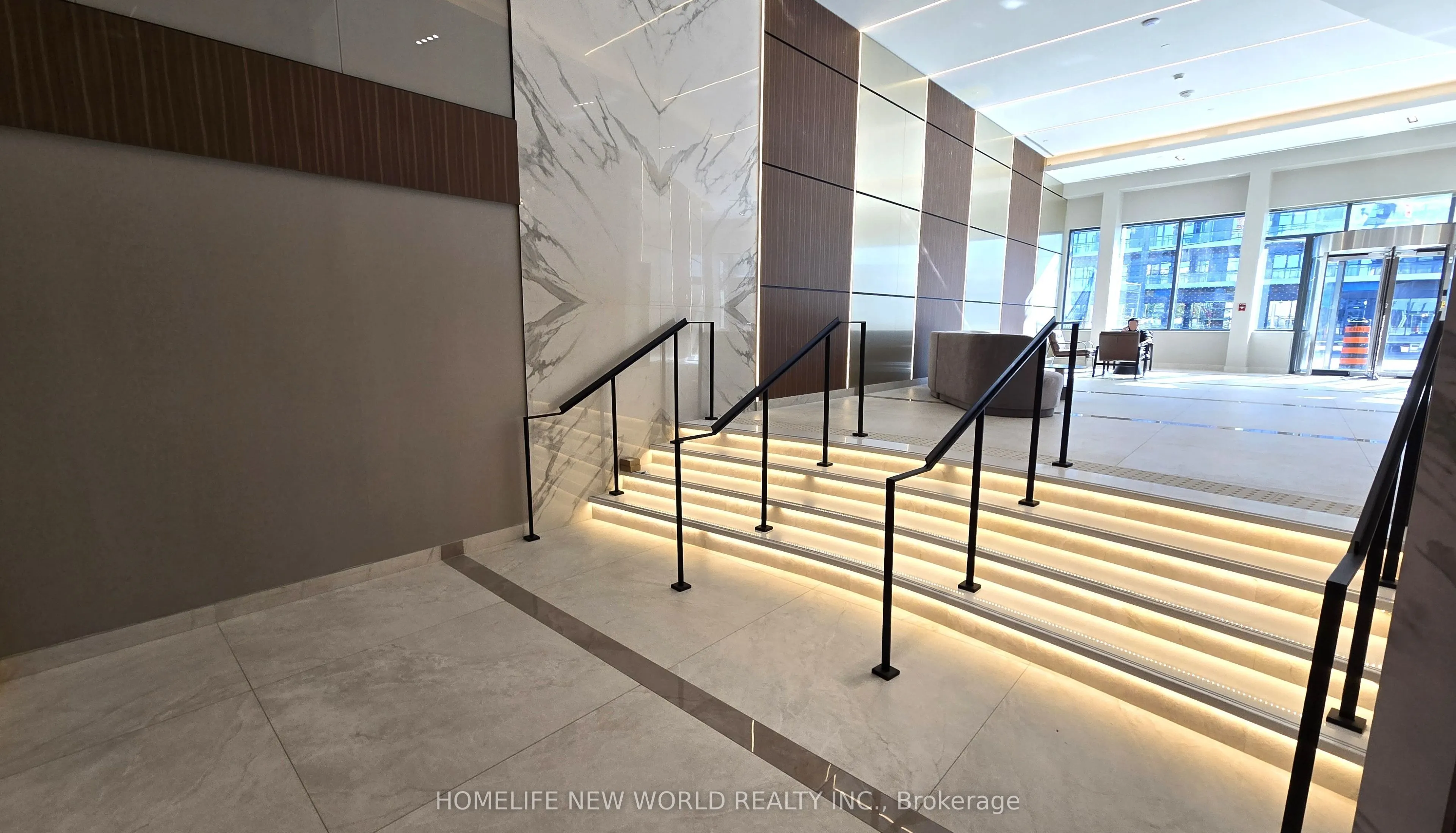 5081 Hurontario Street, #214