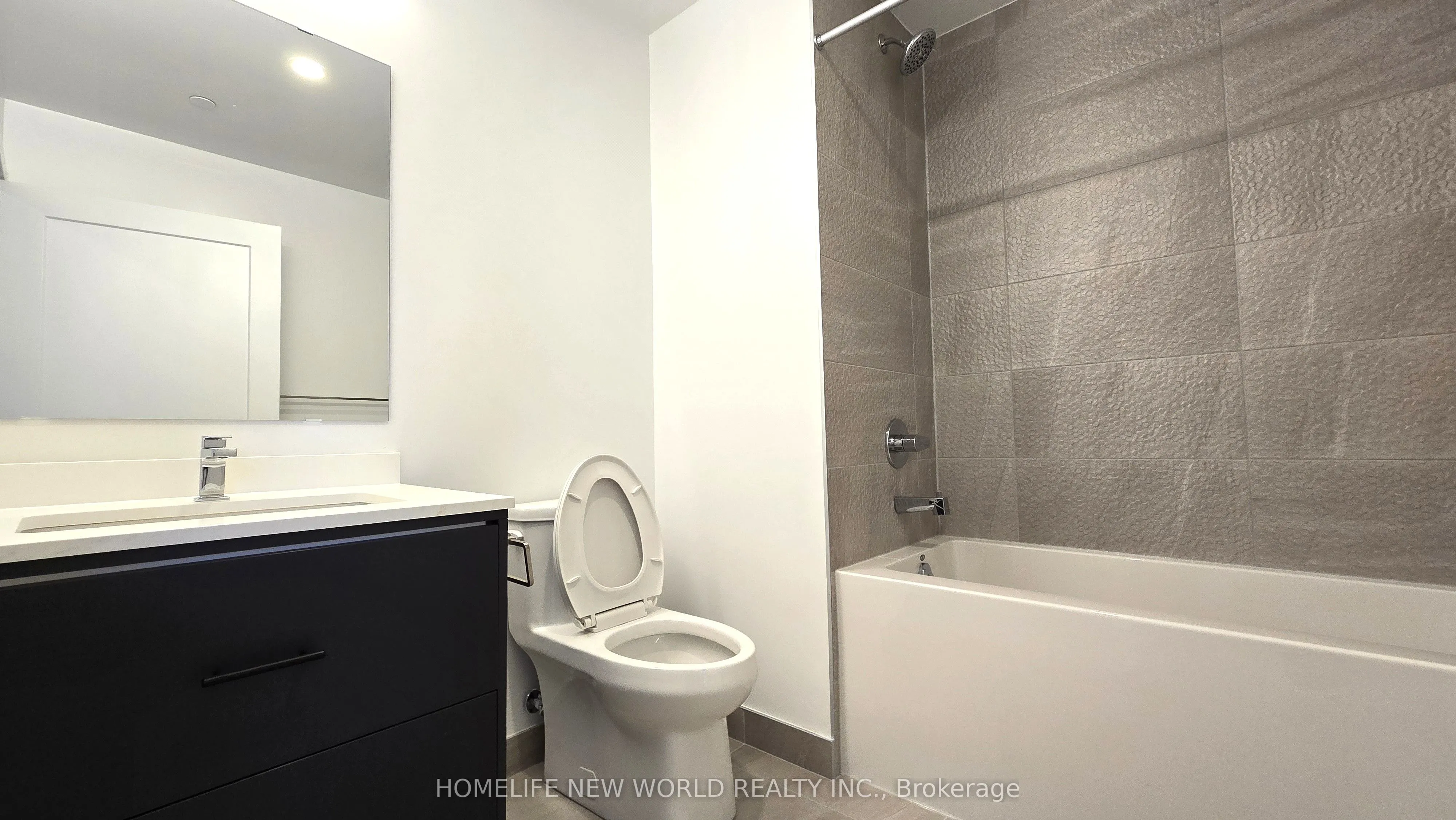 5081 Hurontario Street, #214