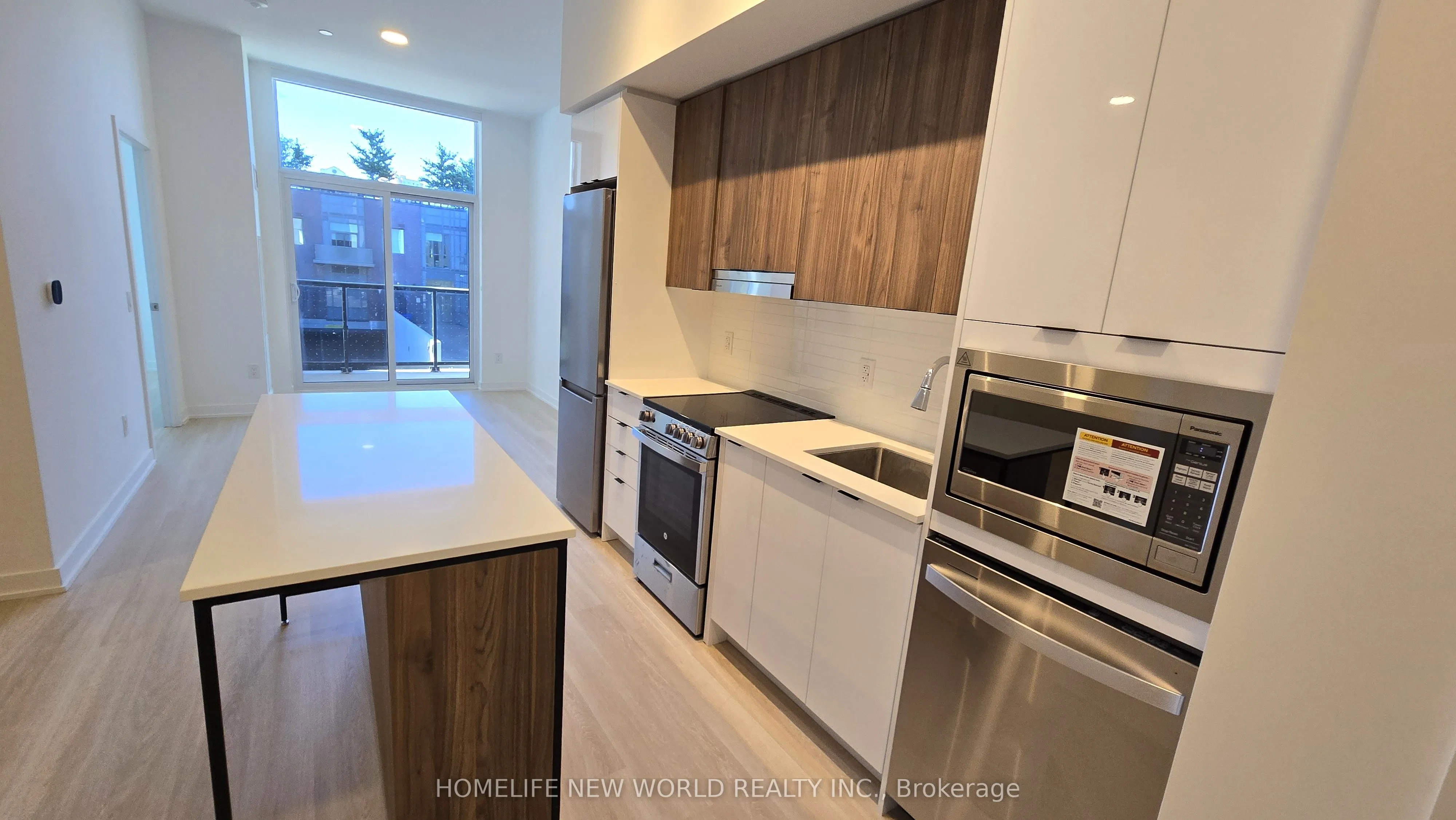 5081 Hurontario Street, #214