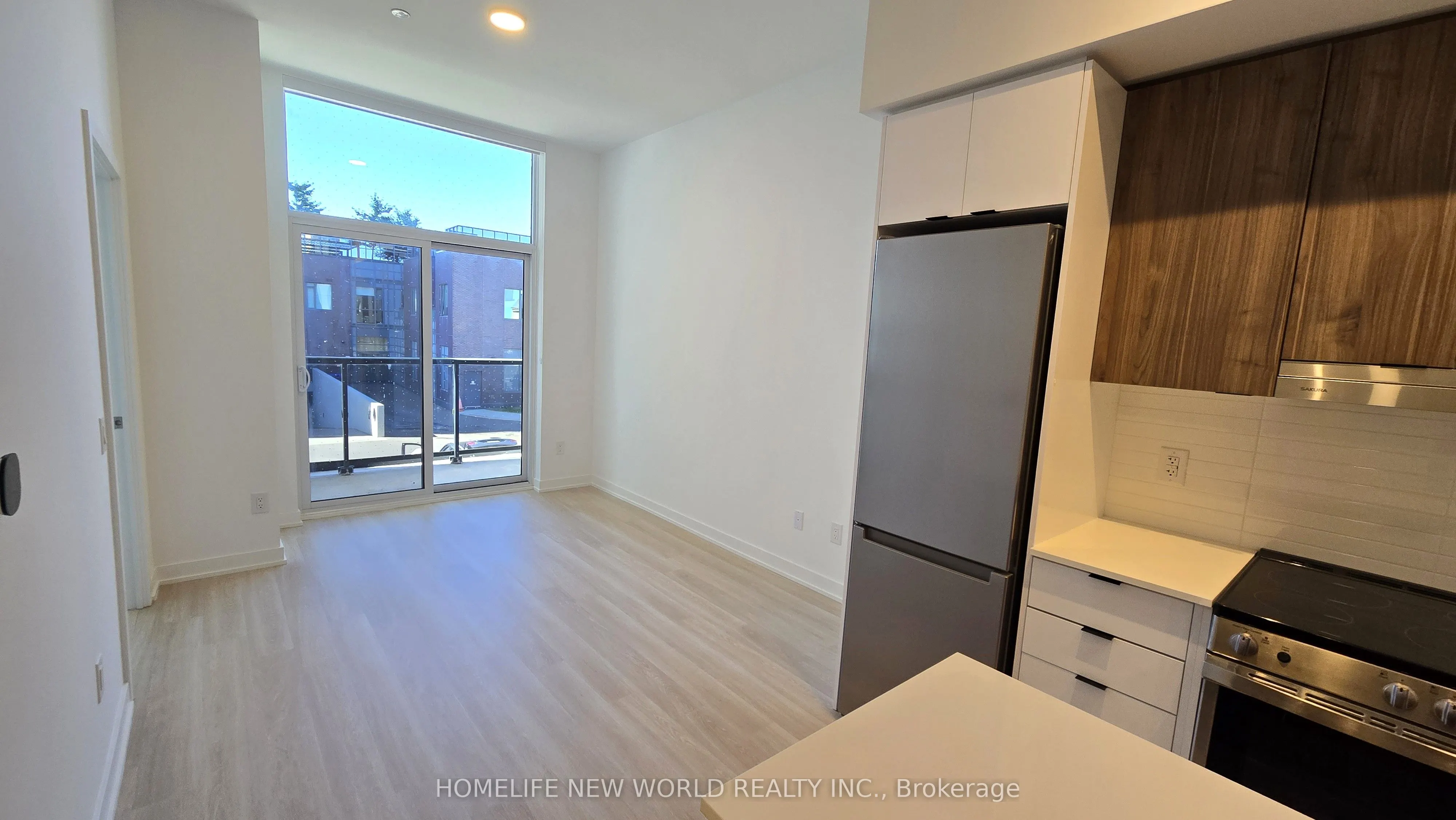5081 Hurontario Street, #214