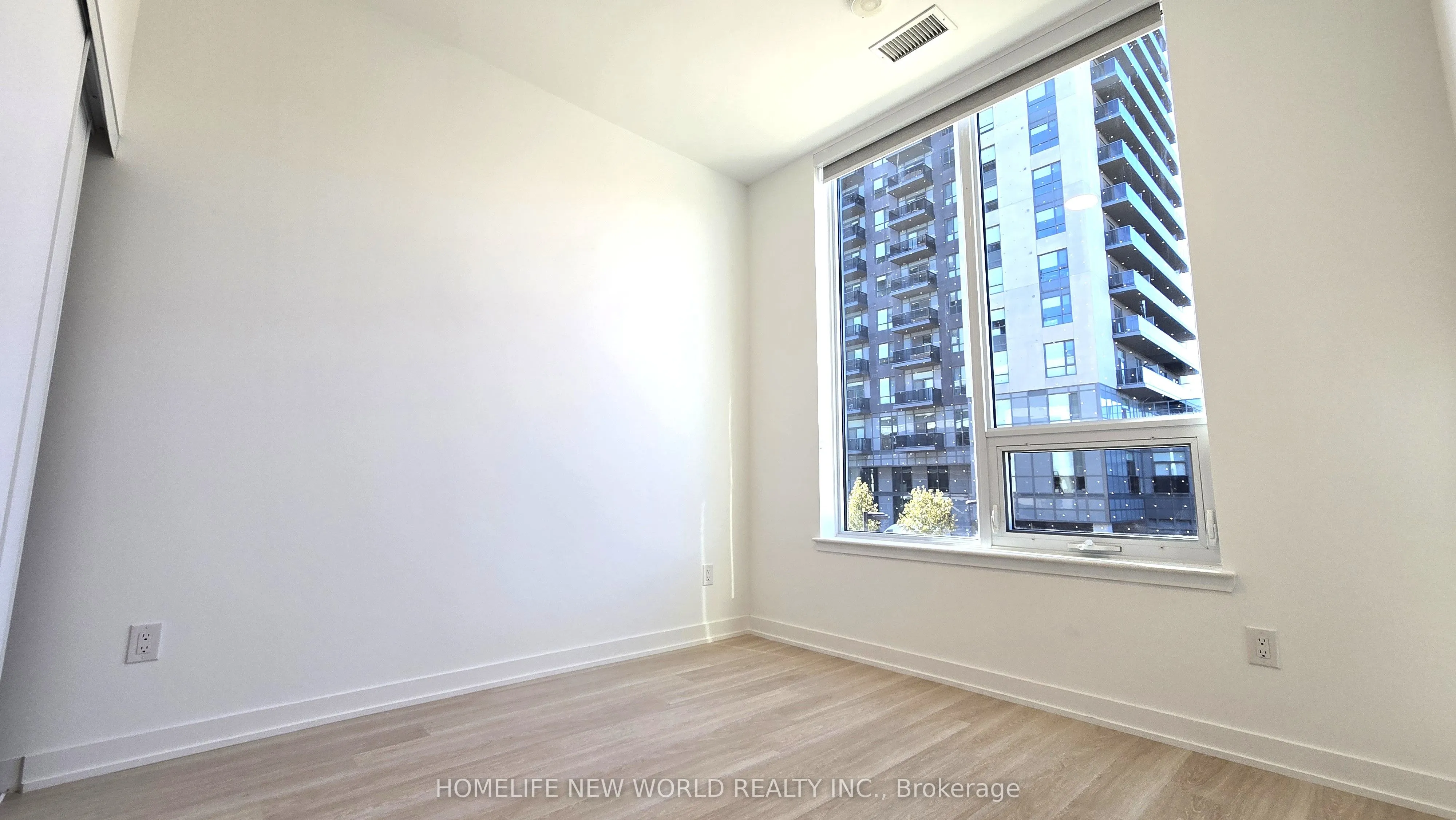5081 Hurontario Street, #214