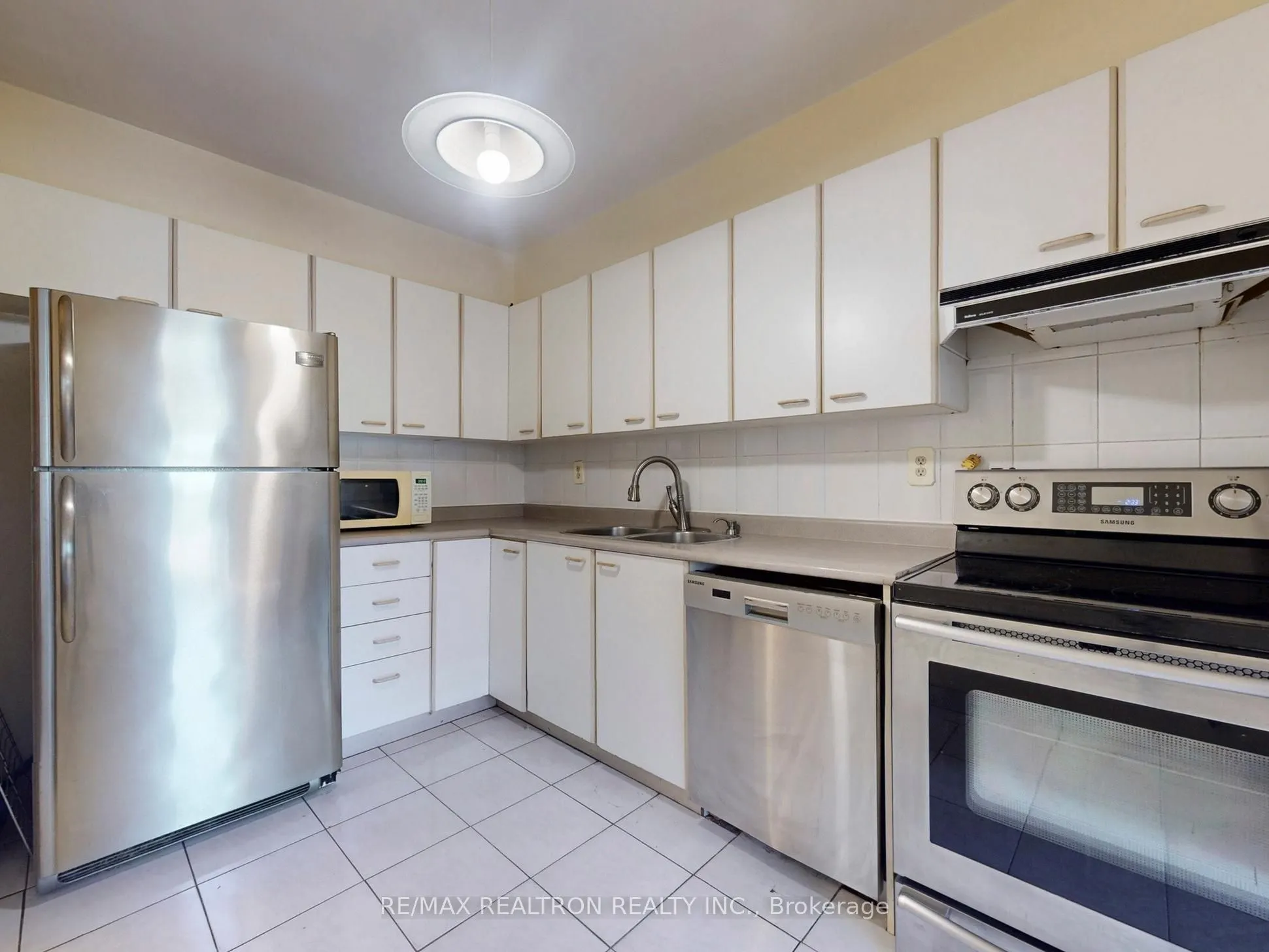 360 Ridelle Avenue, #410