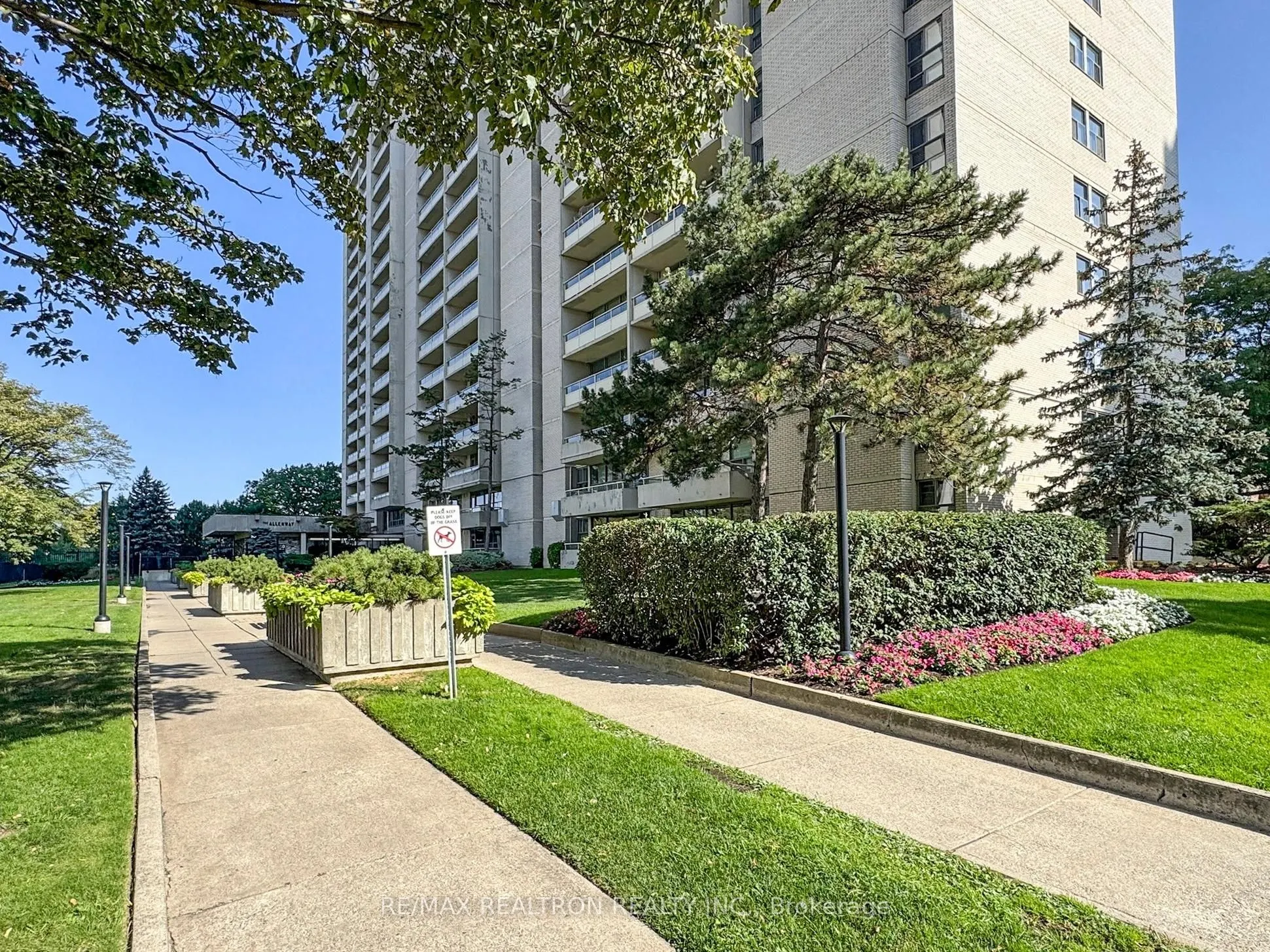 360 Ridelle Avenue, #410