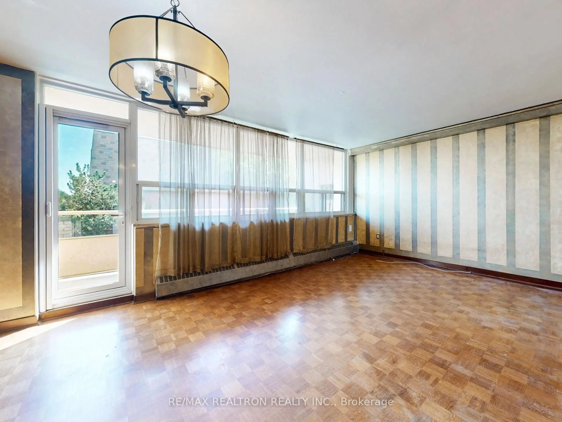 360 Ridelle Avenue, #410