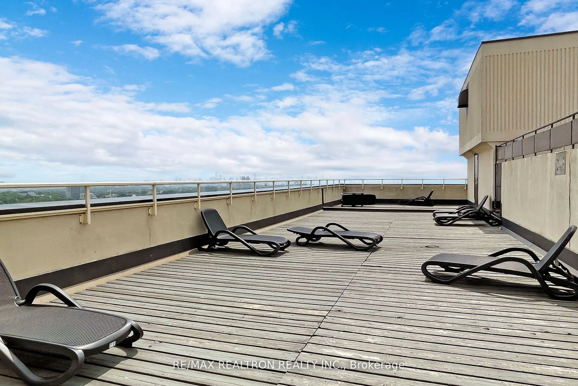 360 Ridelle Avenue, #410
