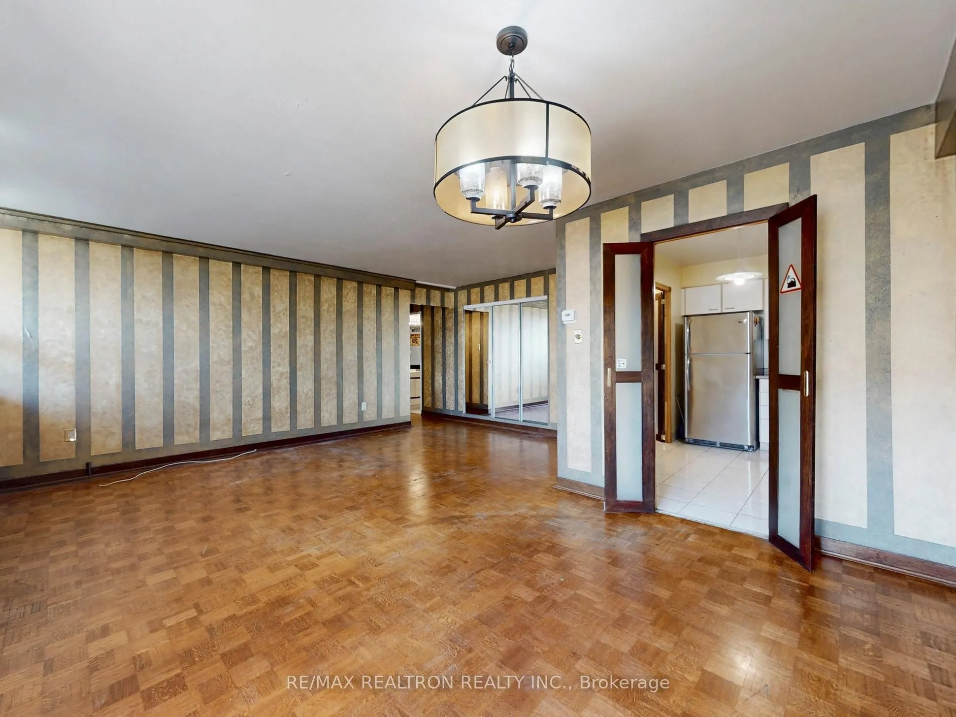 360 Ridelle Avenue, #410