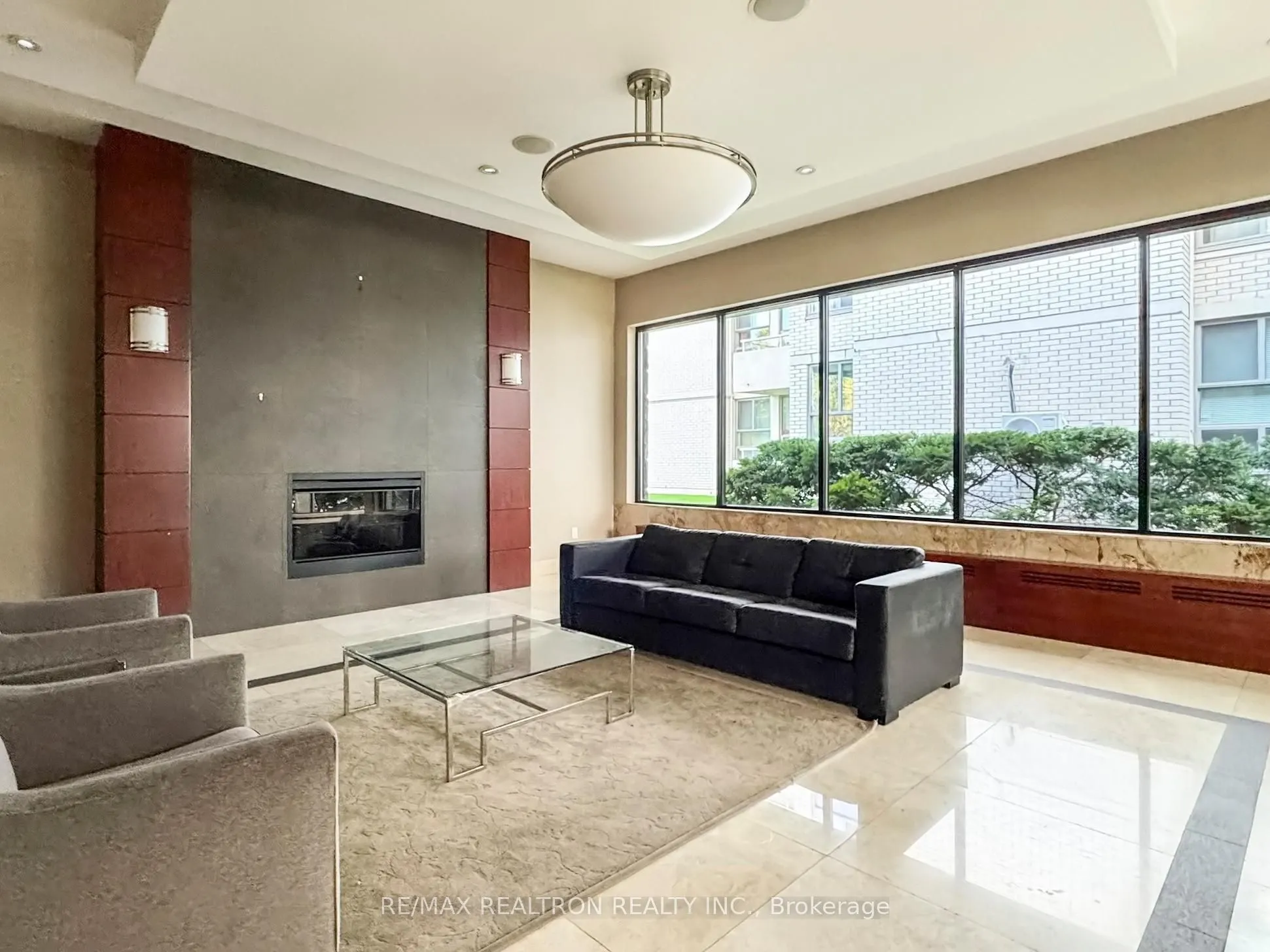 360 Ridelle Avenue, #410