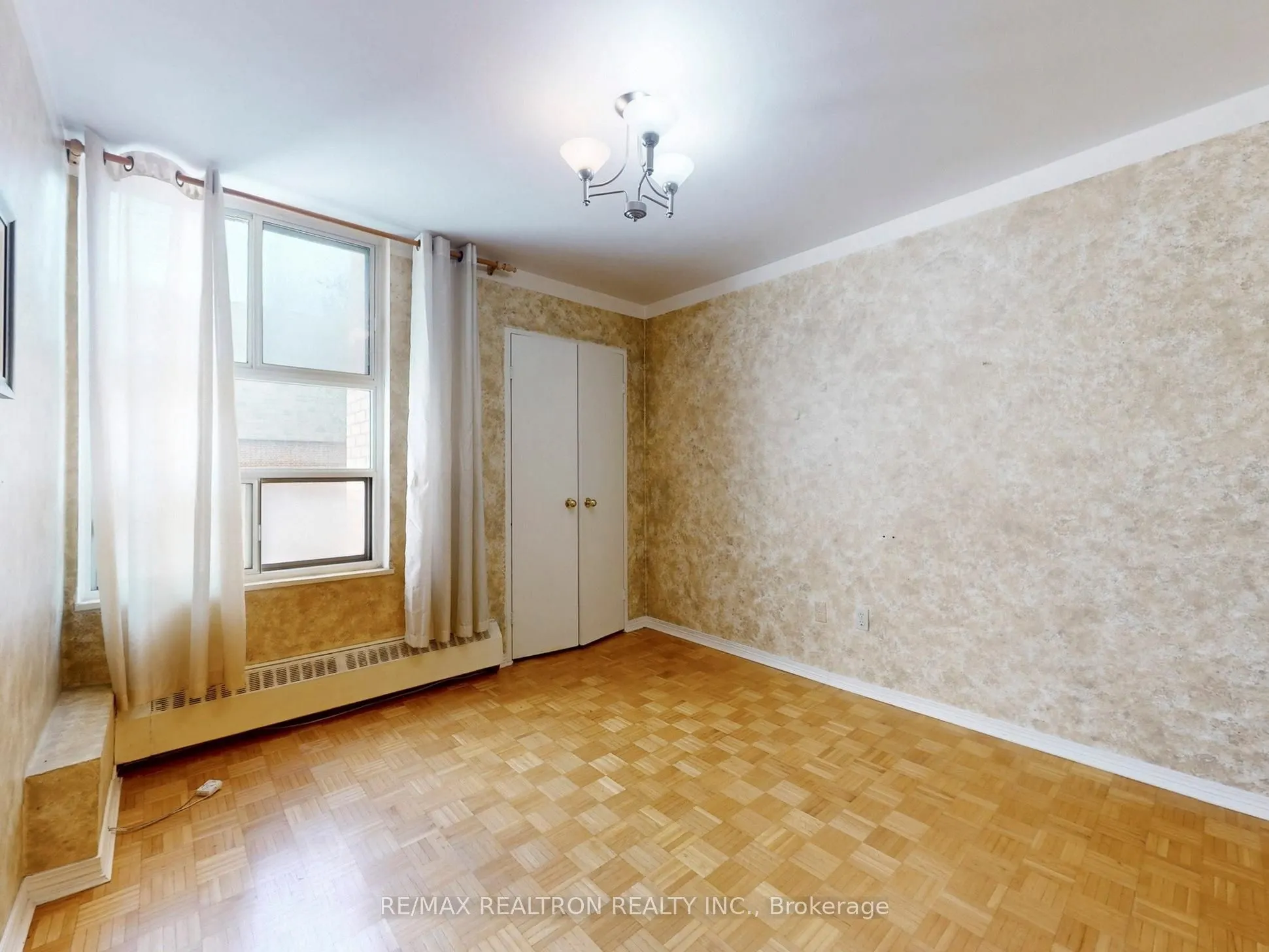 360 Ridelle Avenue, #410
