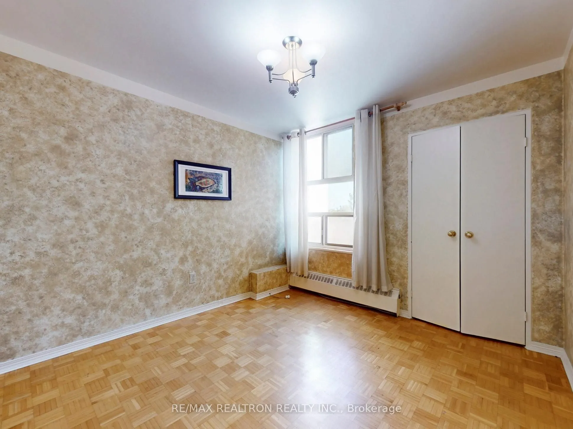 360 Ridelle Avenue, #410