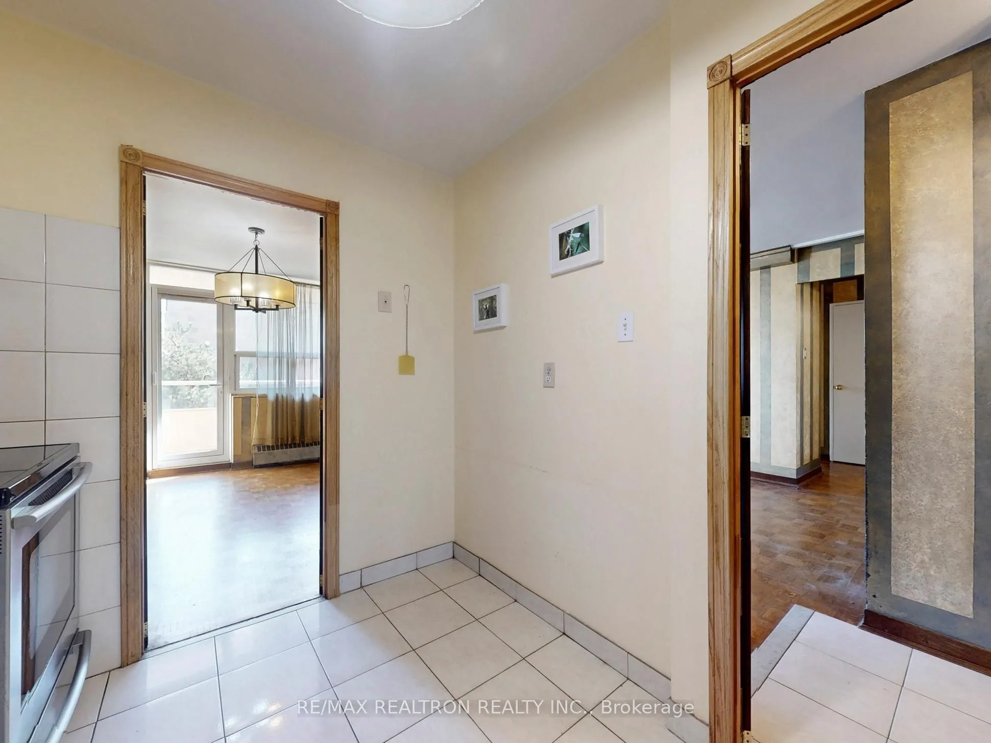360 Ridelle Avenue, #410