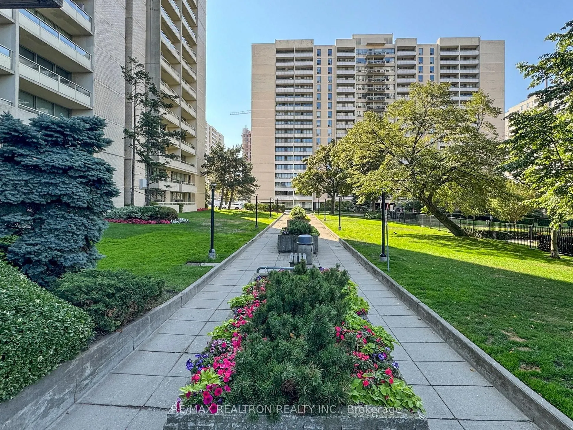 360 Ridelle Avenue, #410