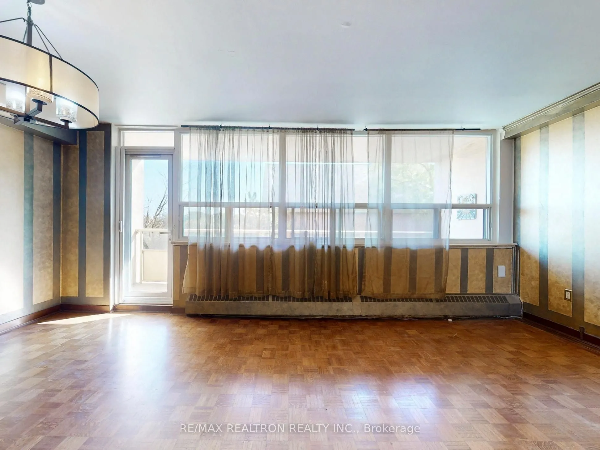 360 Ridelle Avenue, #410