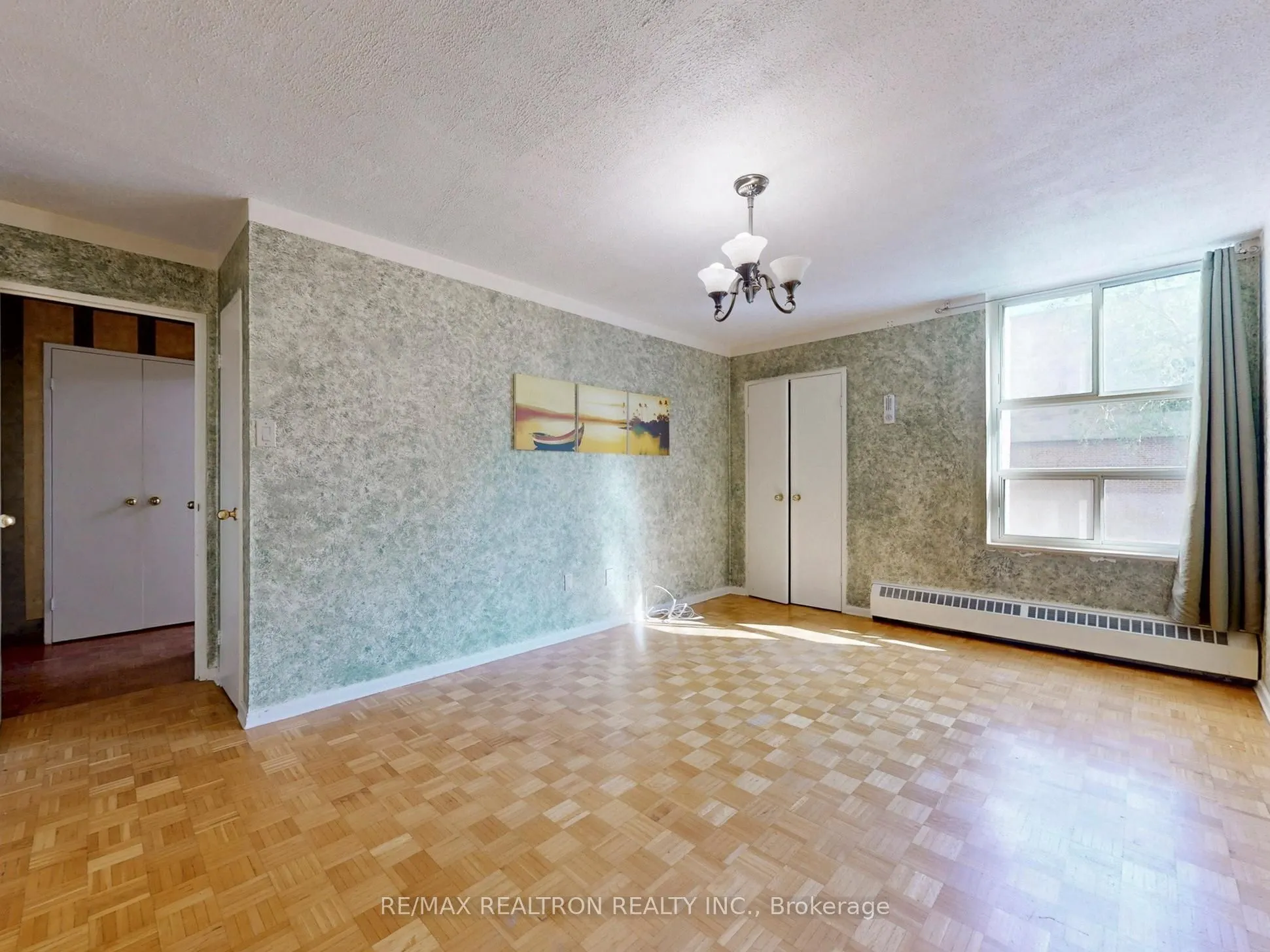 360 Ridelle Avenue, #410