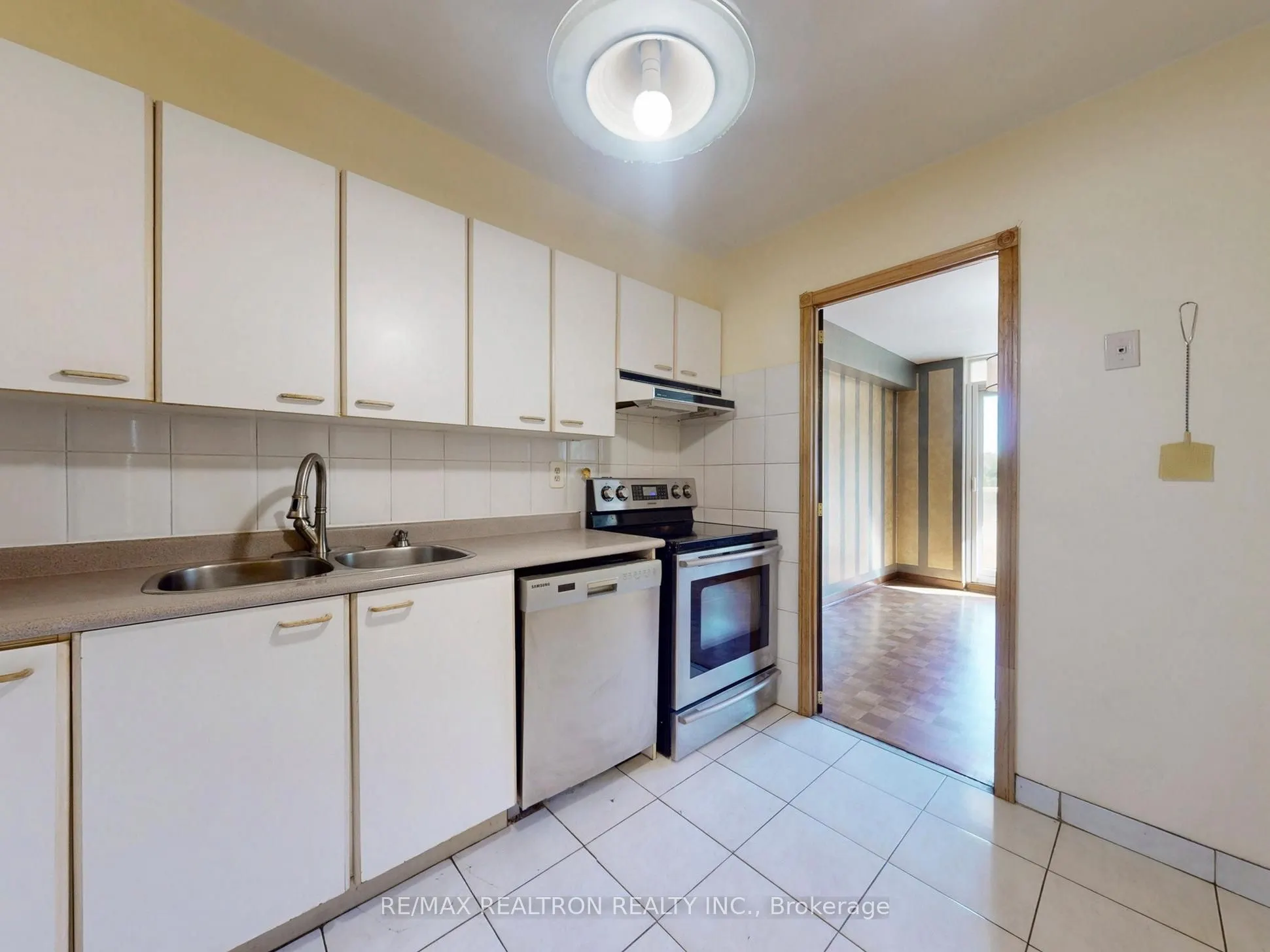 360 Ridelle Avenue, #410