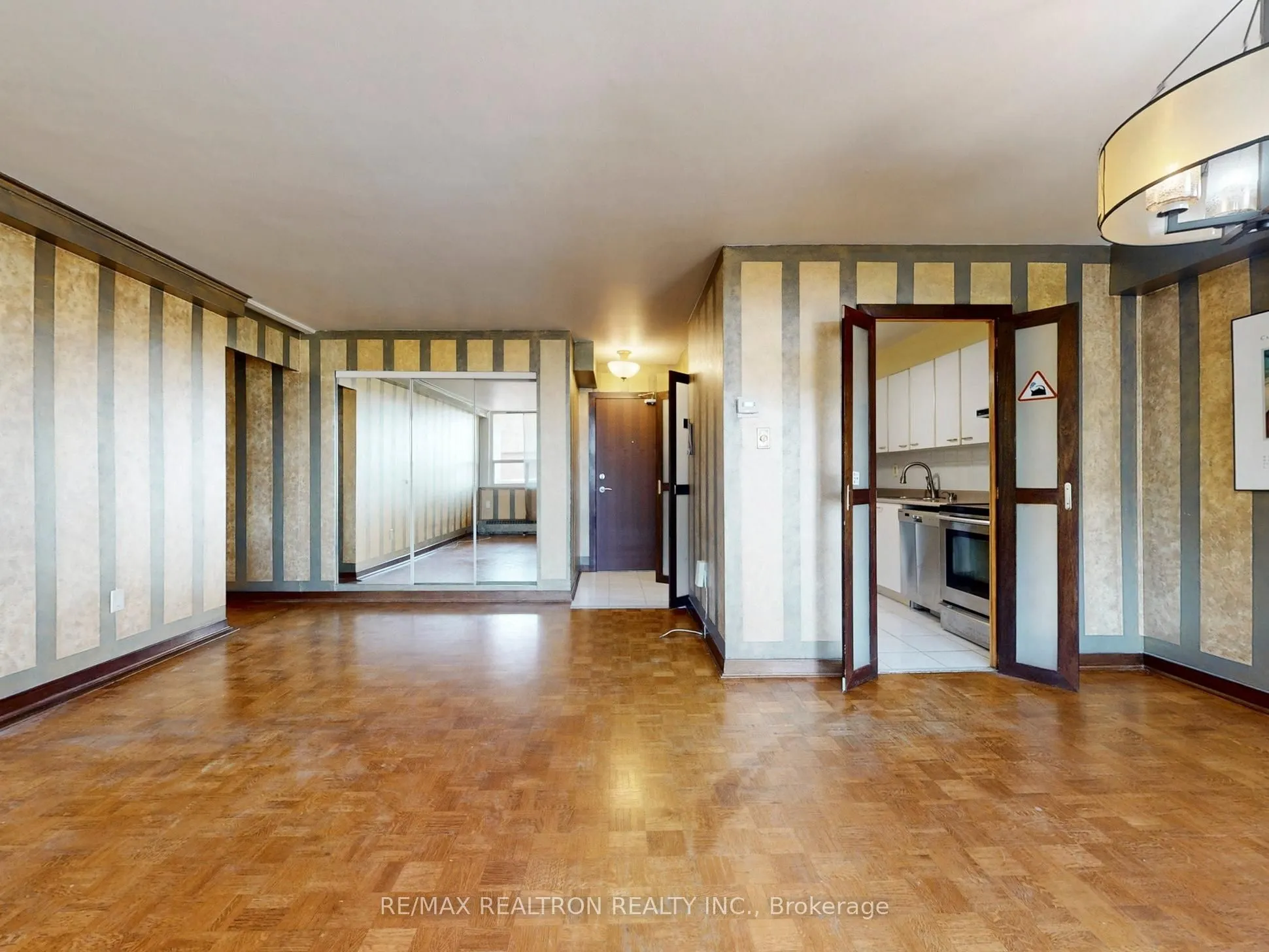360 Ridelle Avenue, #410
