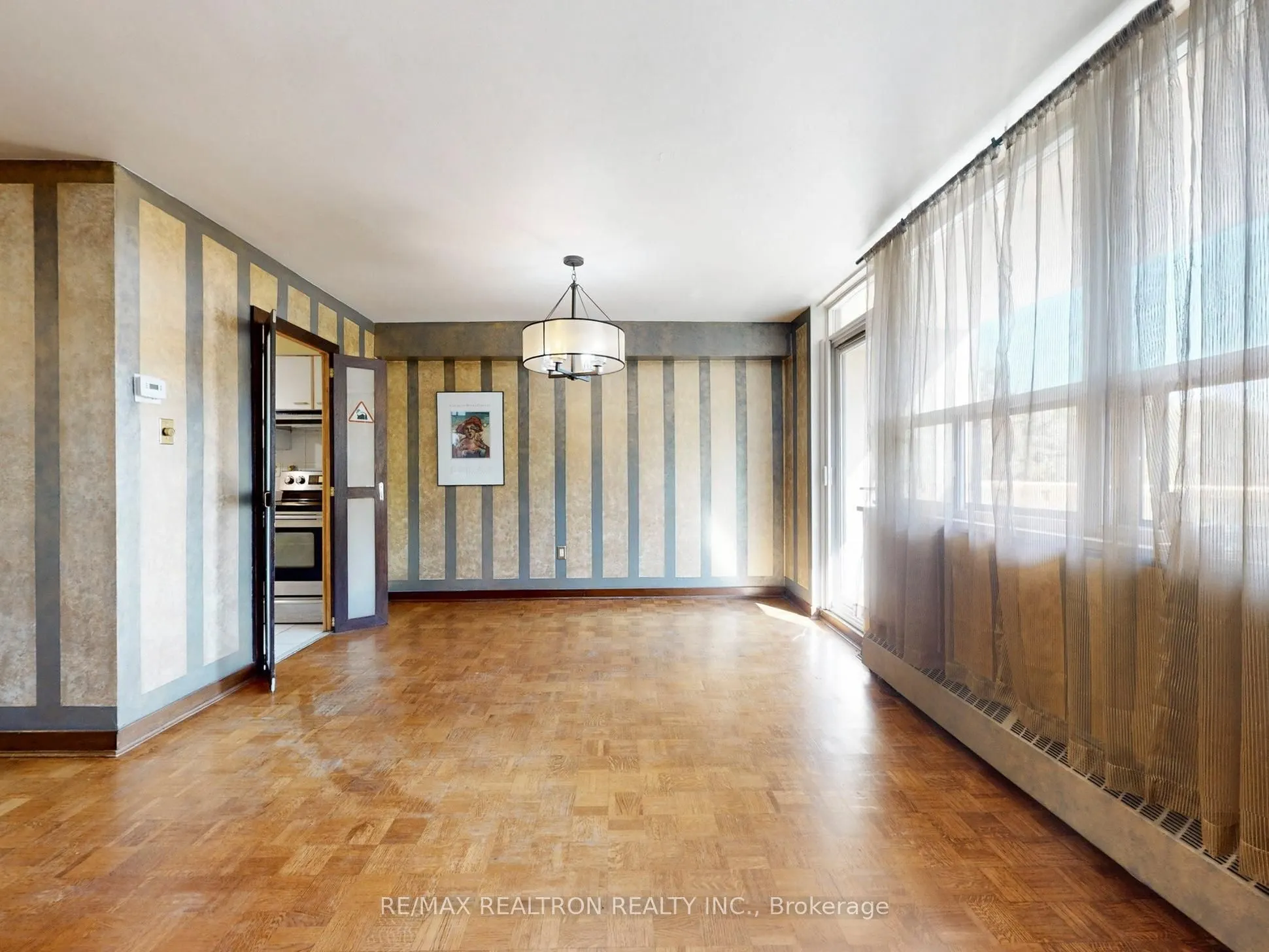 360 Ridelle Avenue, #410