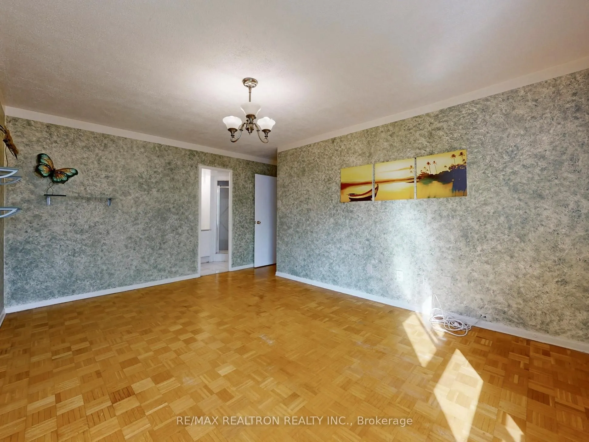 360 Ridelle Avenue, #410