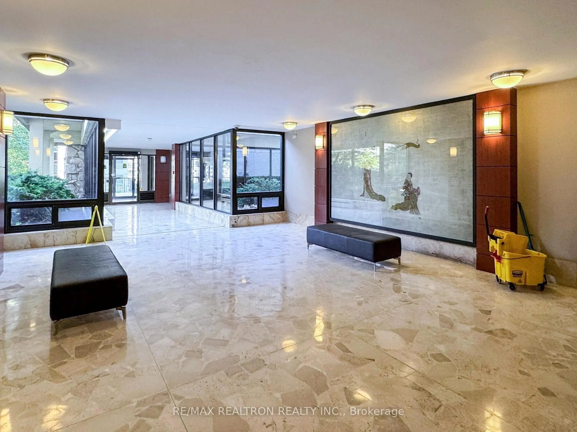 360 Ridelle Avenue, #410