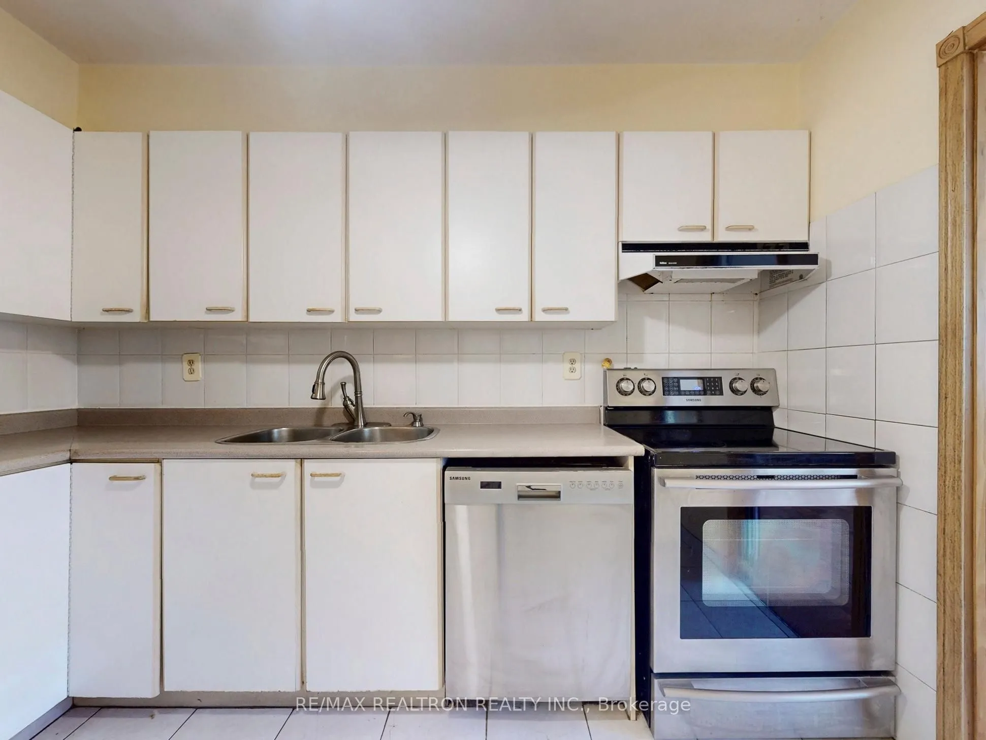 360 Ridelle Avenue, #410