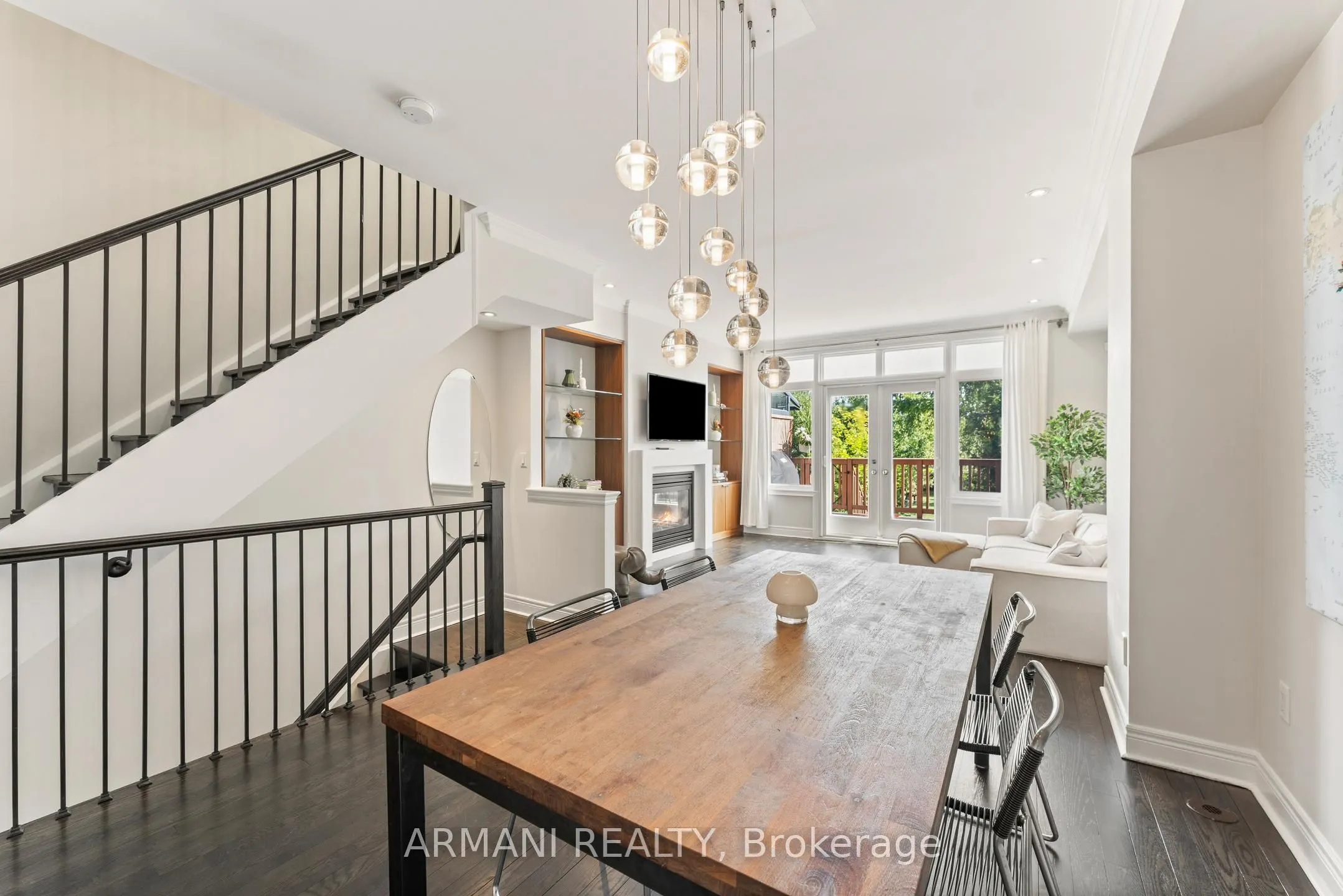 10 Lobo Mews