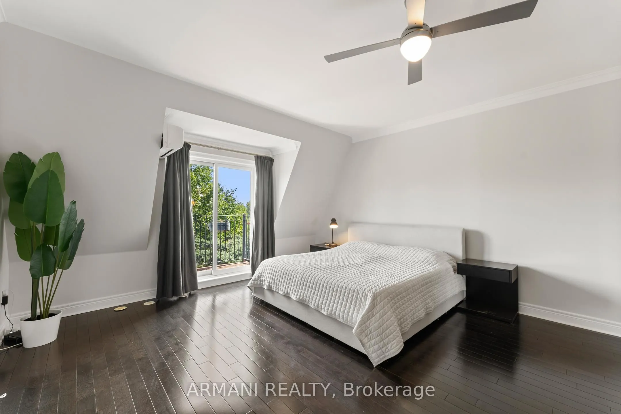 10 Lobo Mews