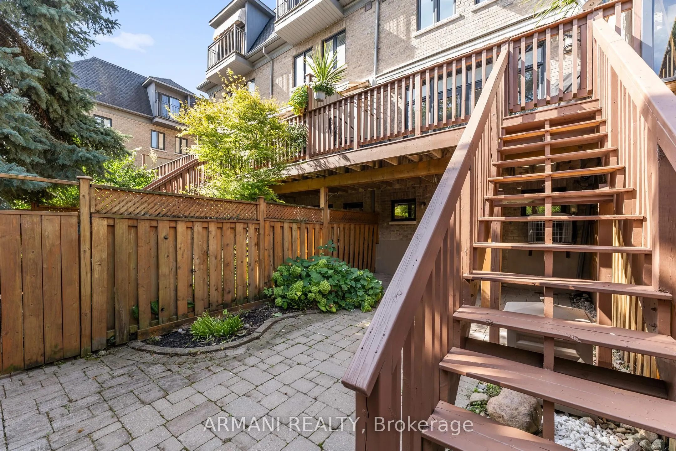 10 Lobo Mews