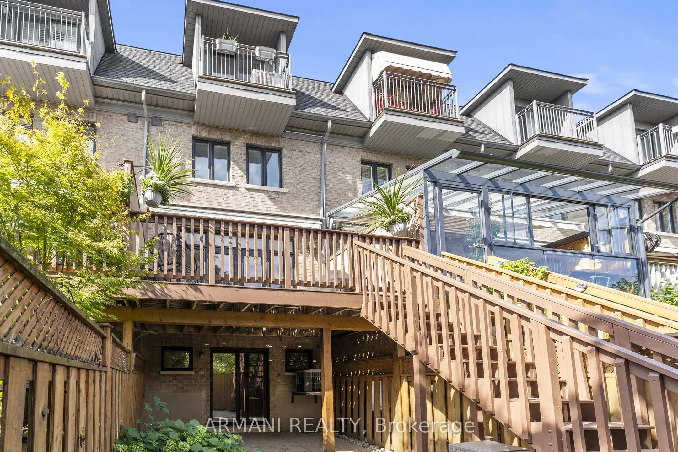 10 Lobo Mews