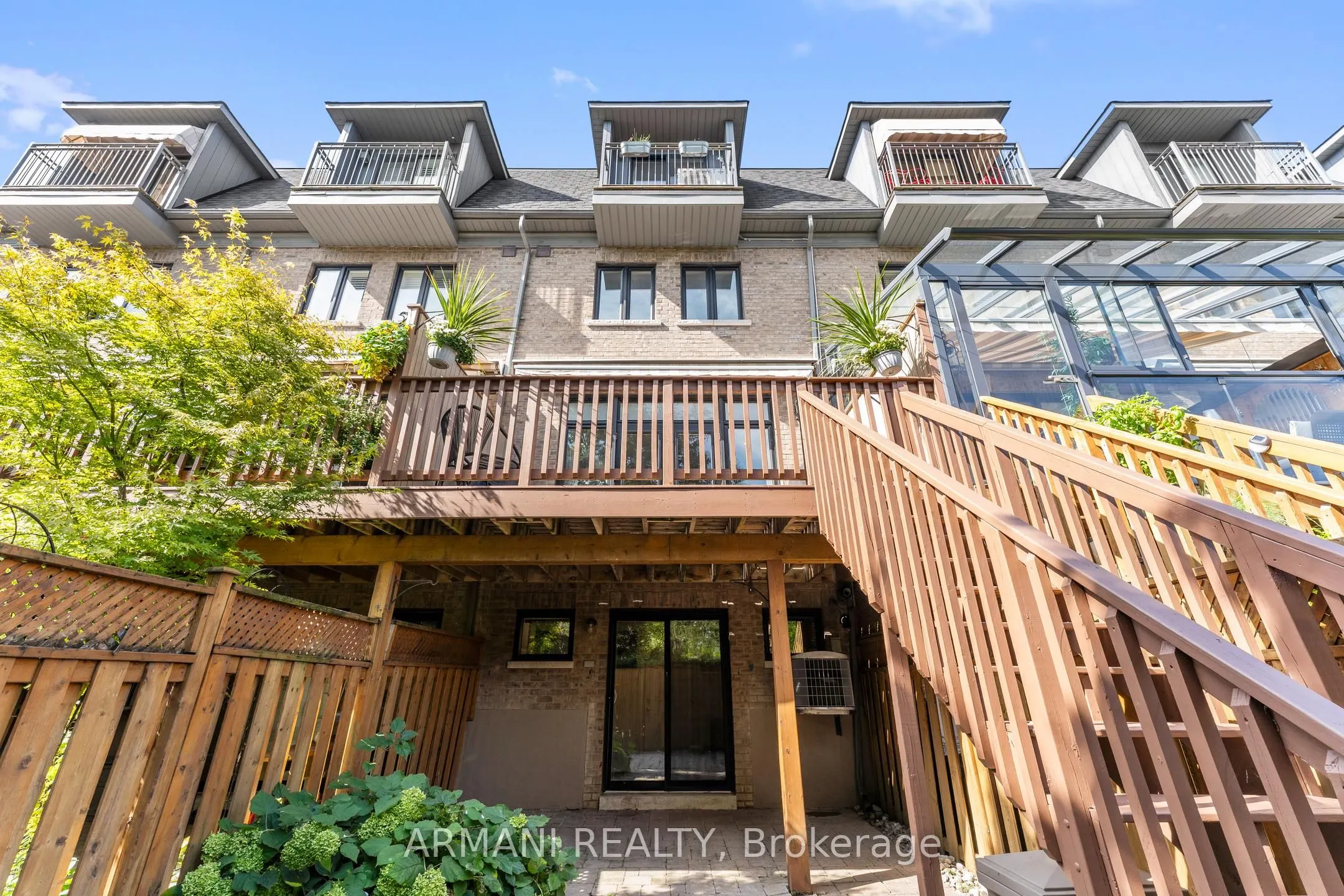 10 Lobo Mews