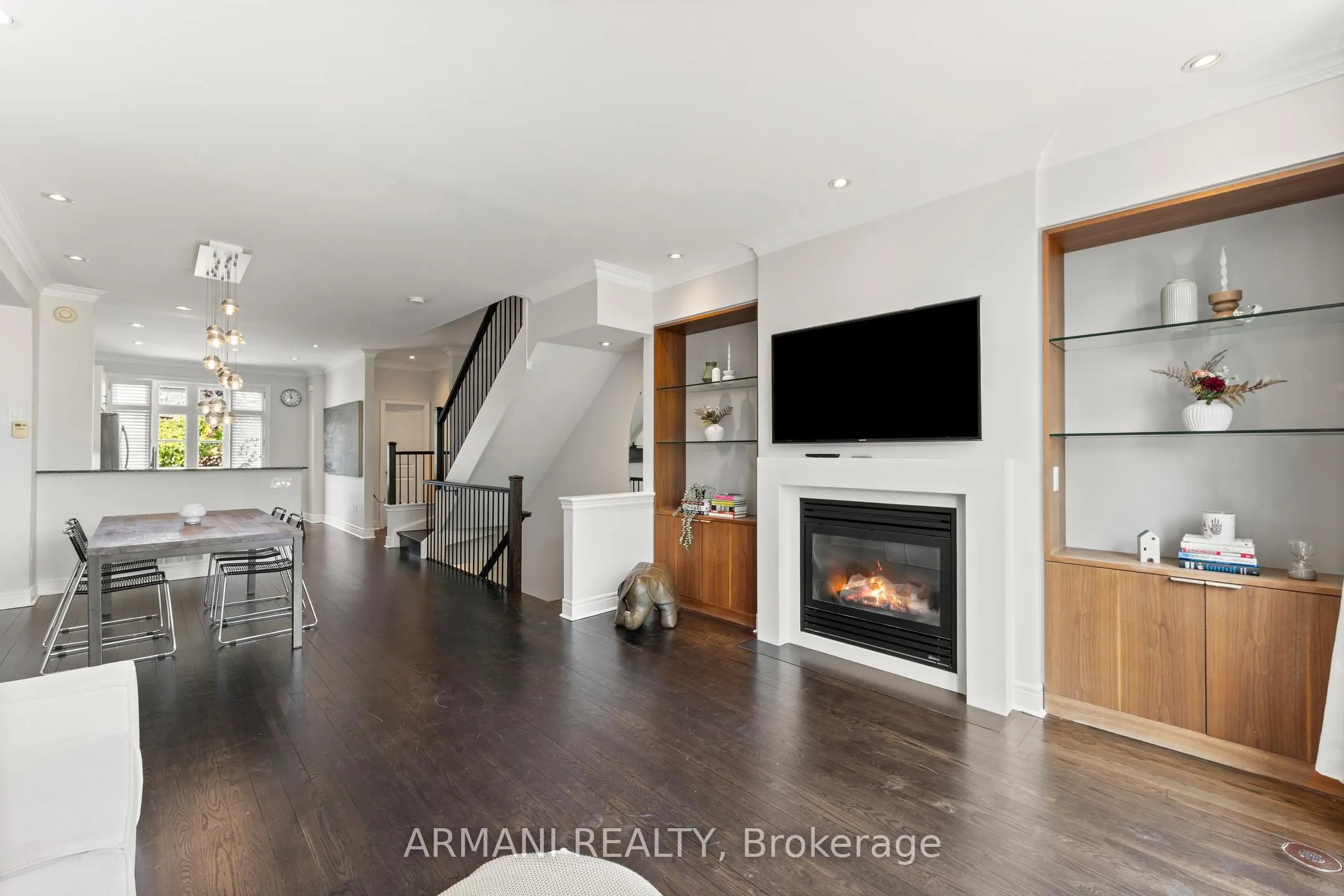 10 Lobo Mews