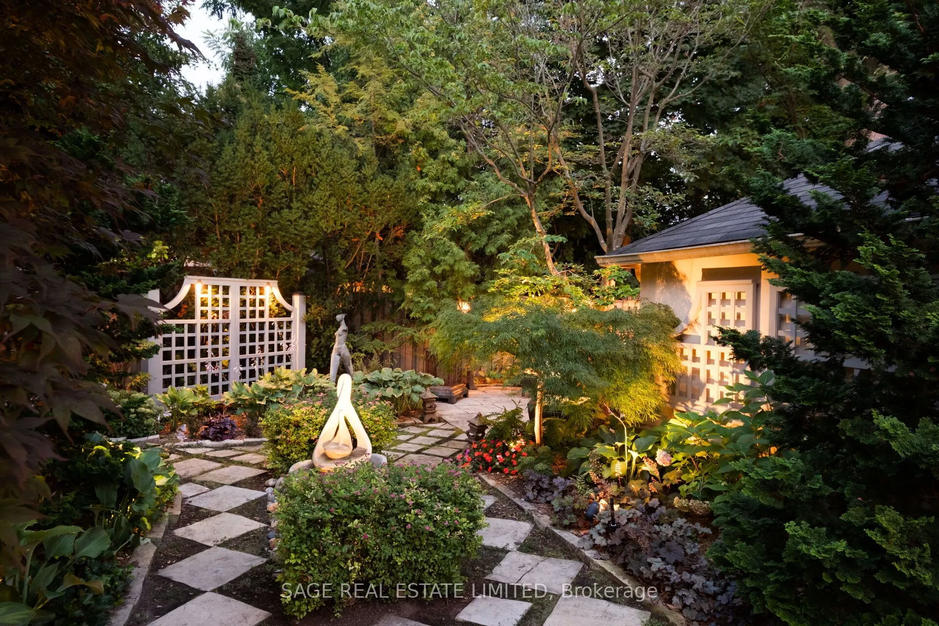 35 Grenview Boulevard N