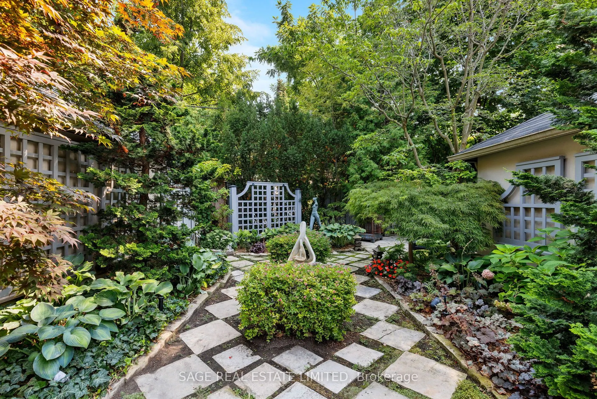 35 Grenview Boulevard N