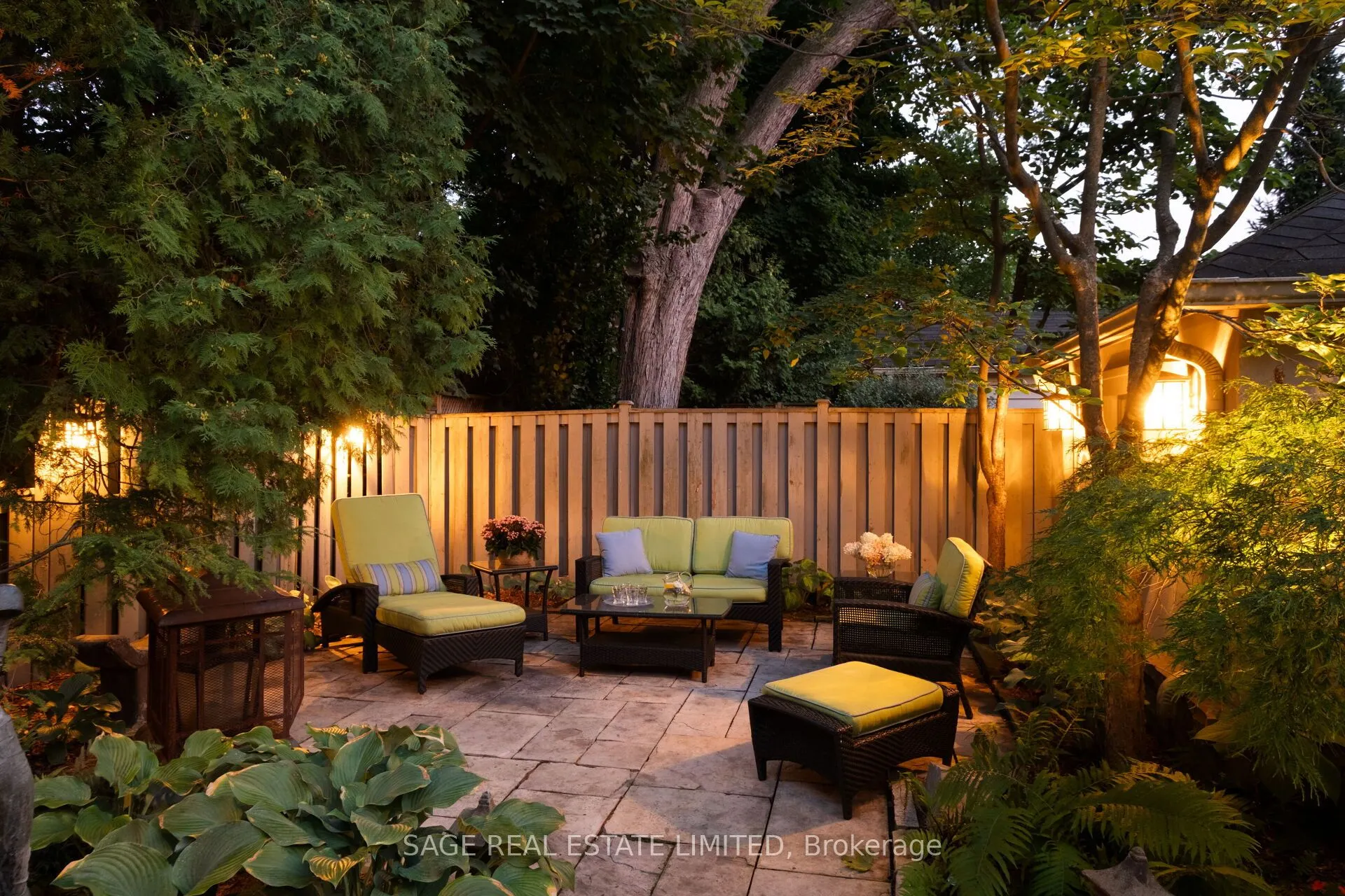 35 Grenview Boulevard N