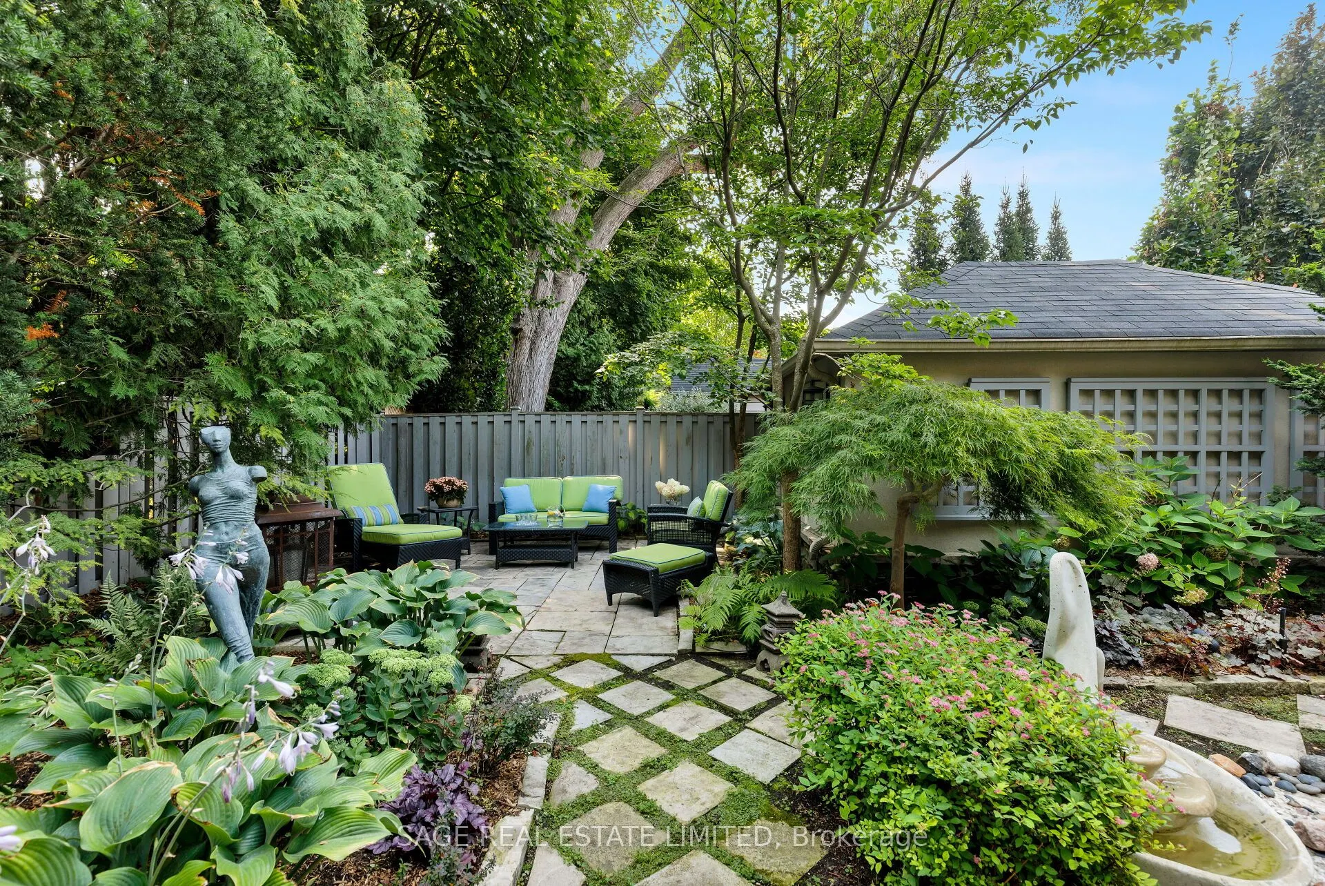 35 Grenview Boulevard N