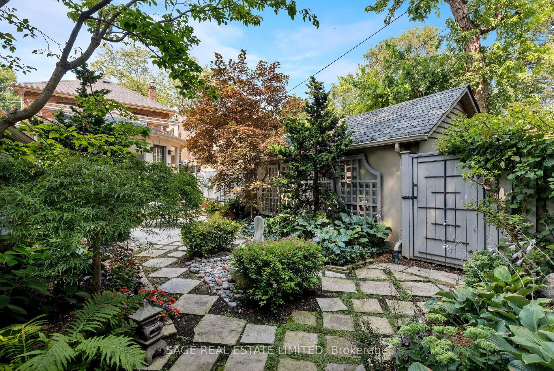35 Grenview Boulevard N