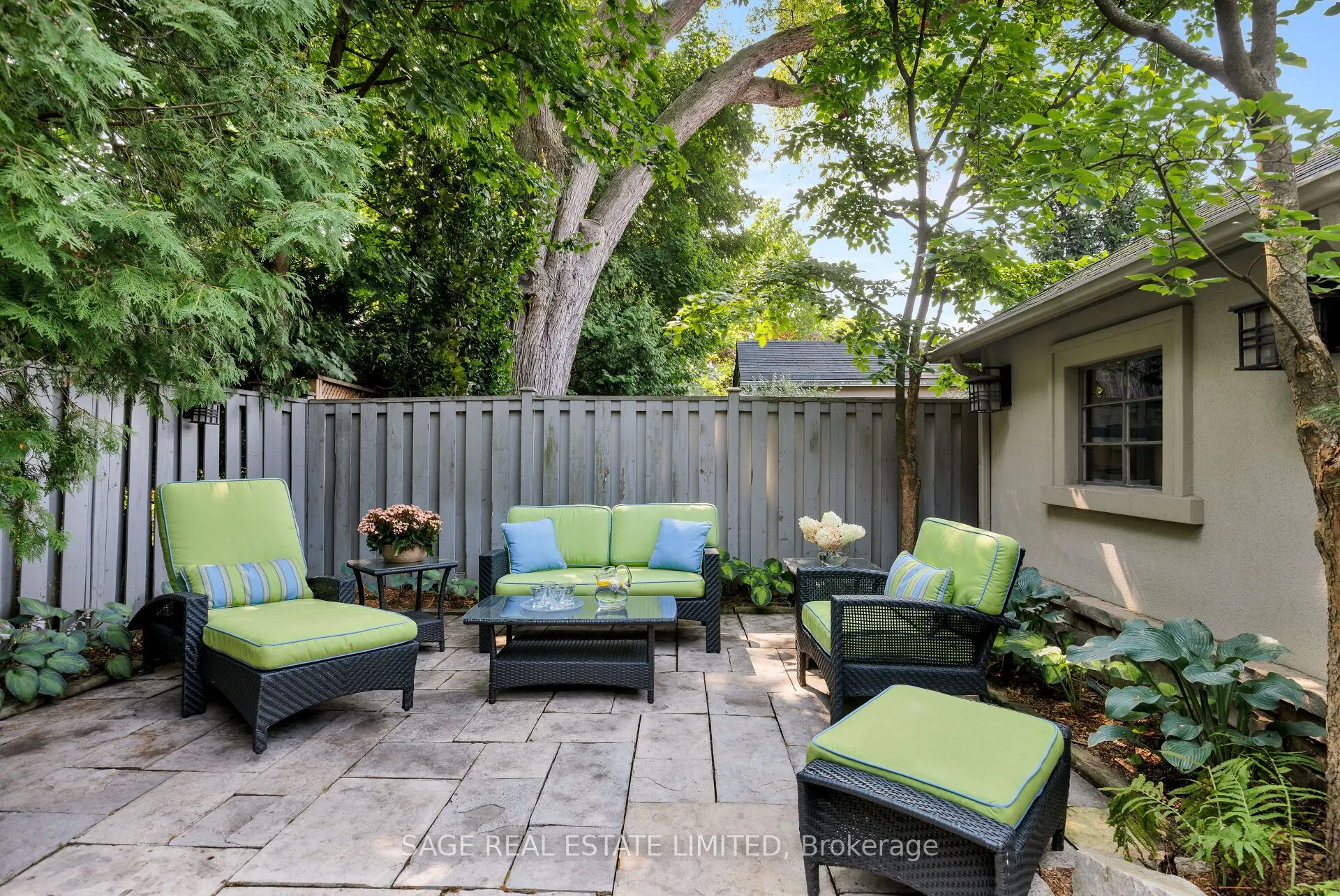 35 Grenview Boulevard N