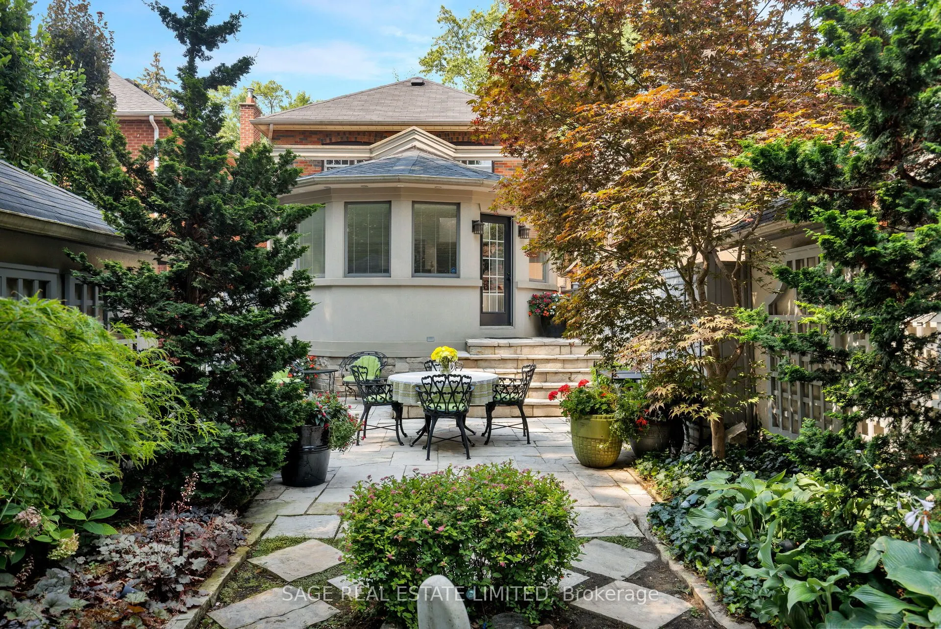 35 Grenview Boulevard N