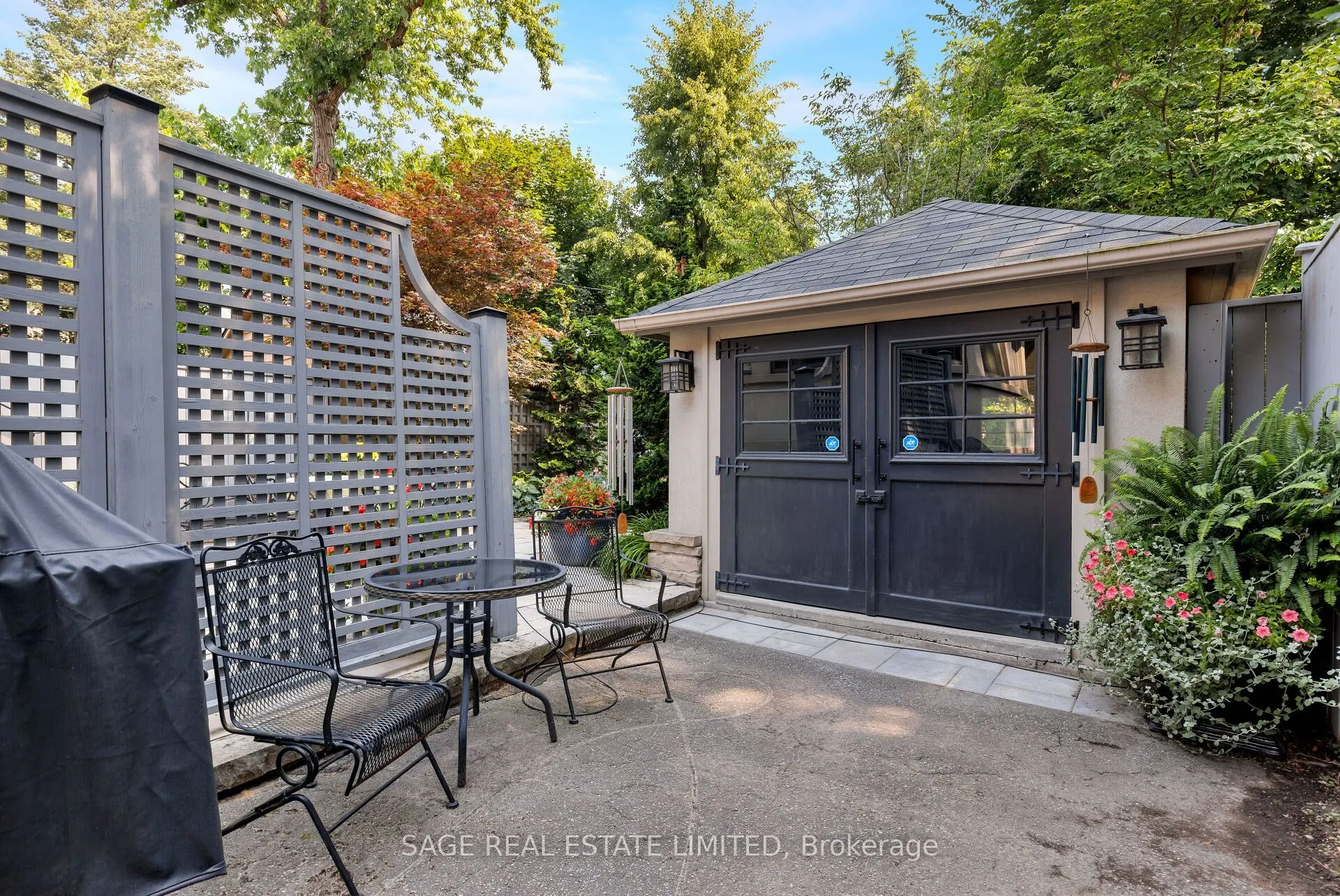 35 Grenview Boulevard N