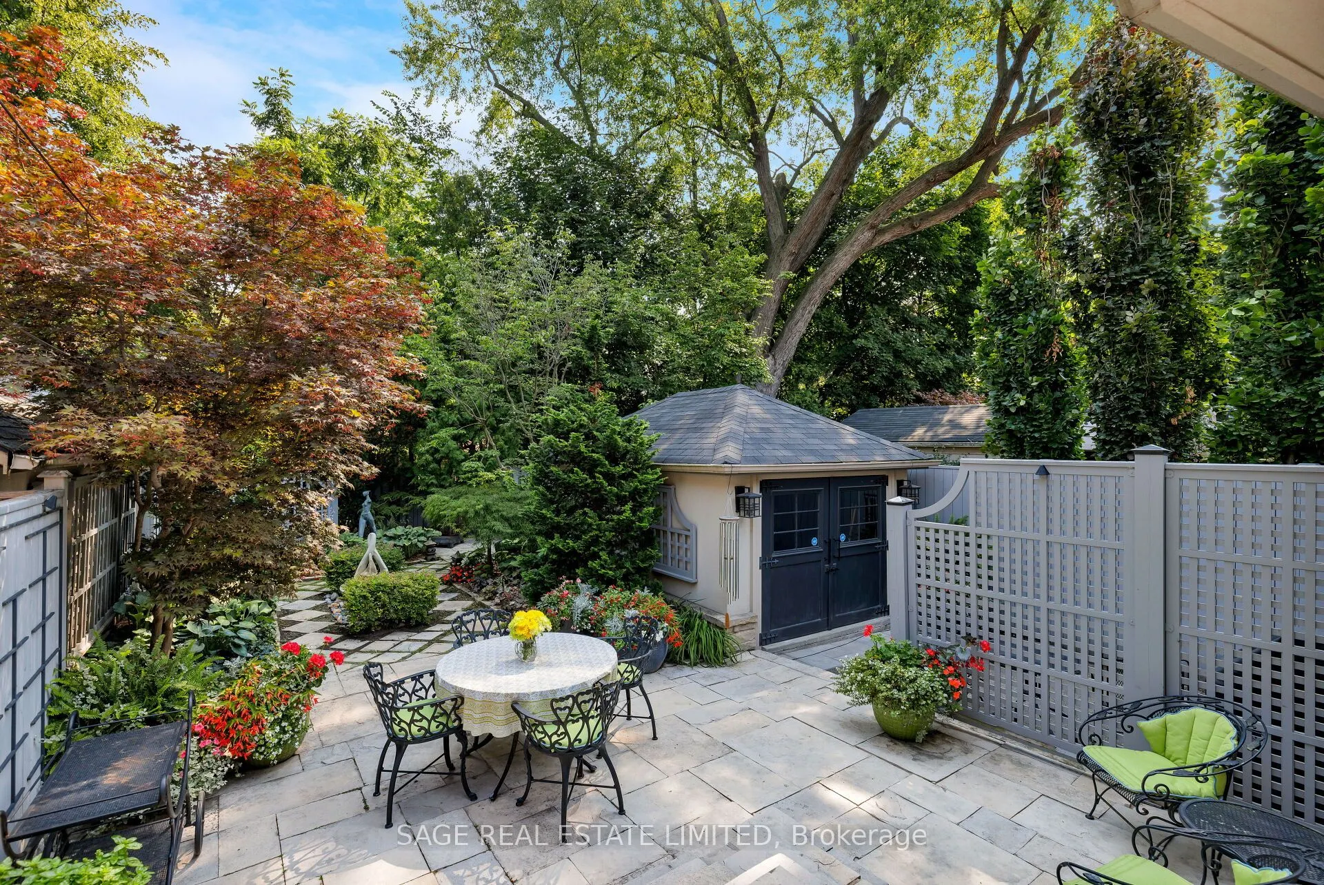 35 Grenview Boulevard N