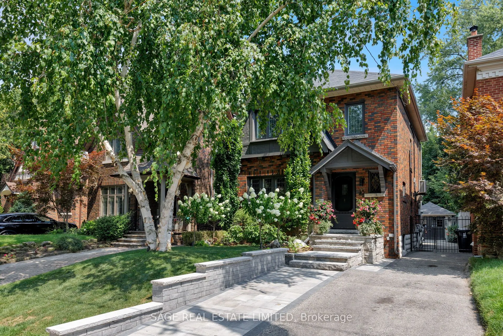 35 Grenview Boulevard N