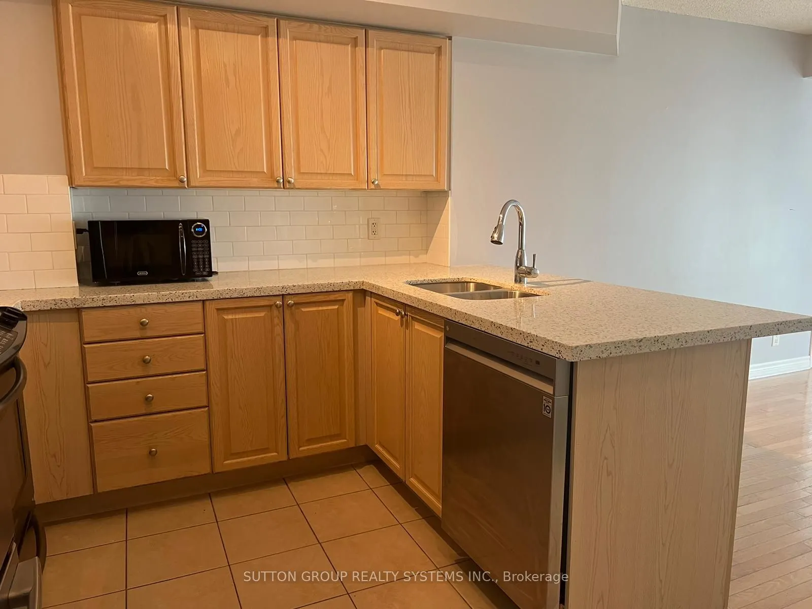 33 Elm Drive, #1906