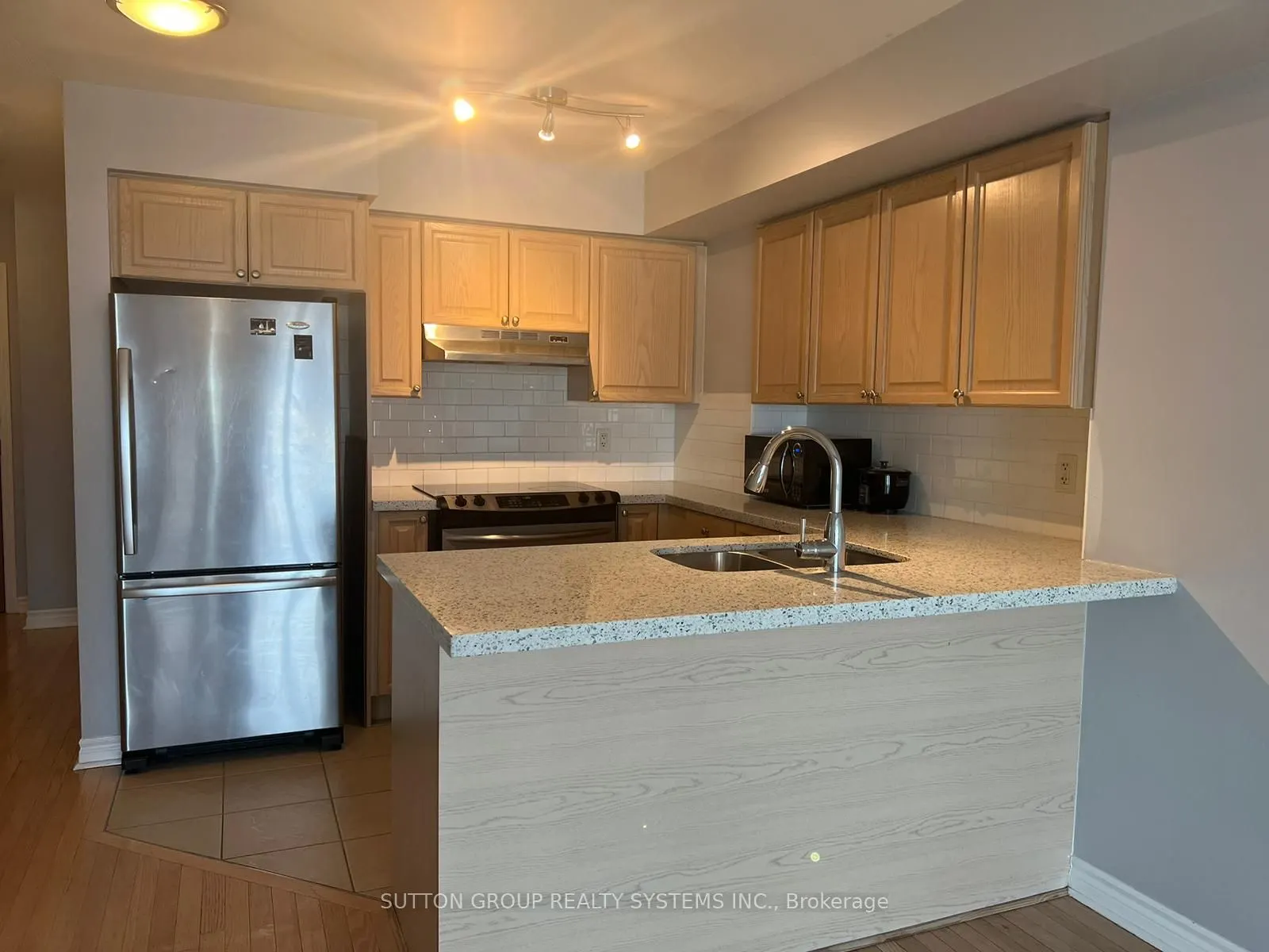 33 Elm Drive, #1906