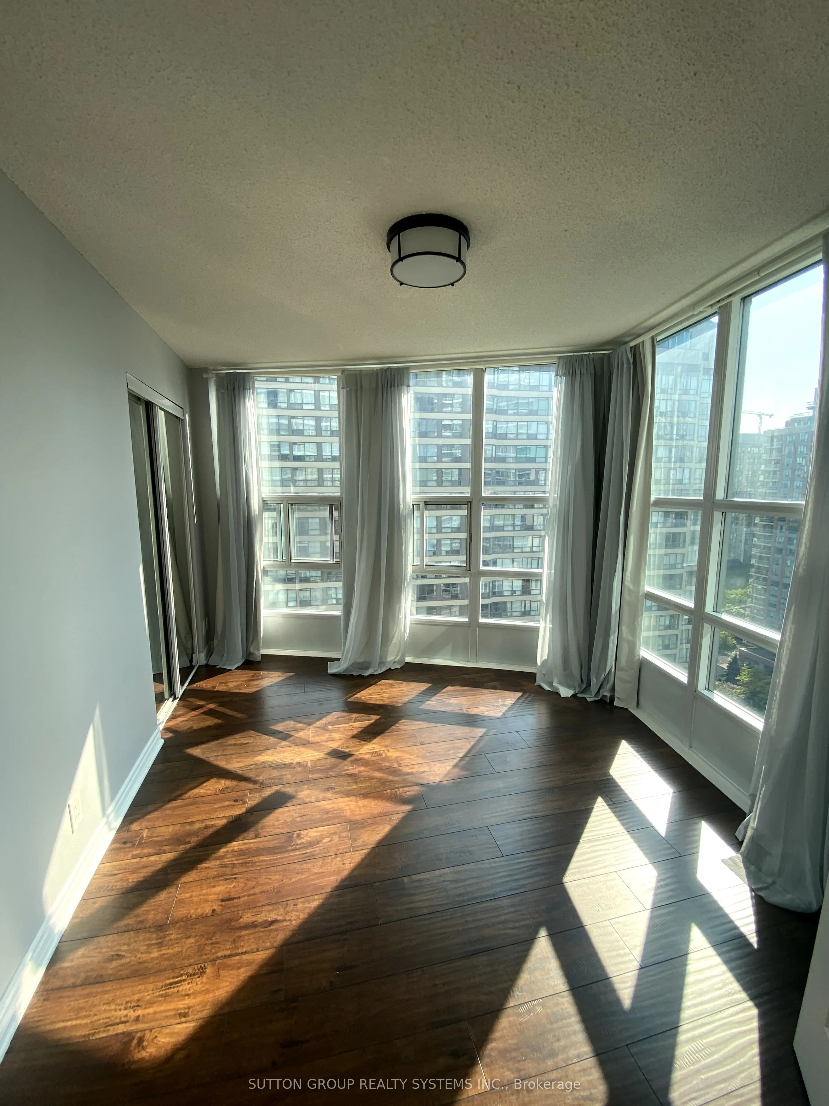 33 Elm Drive, #1906