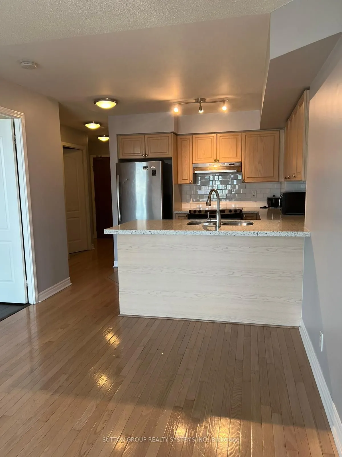 33 Elm Drive, #1906