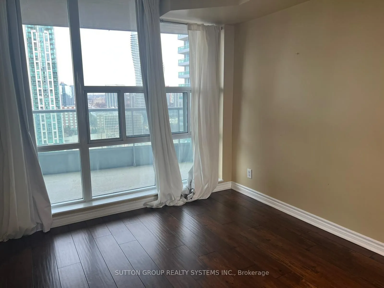 33 Elm Drive, #1906