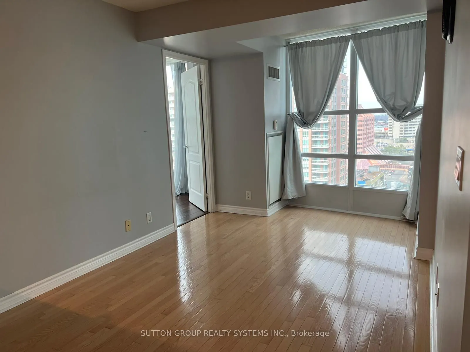 33 Elm Drive, #1906